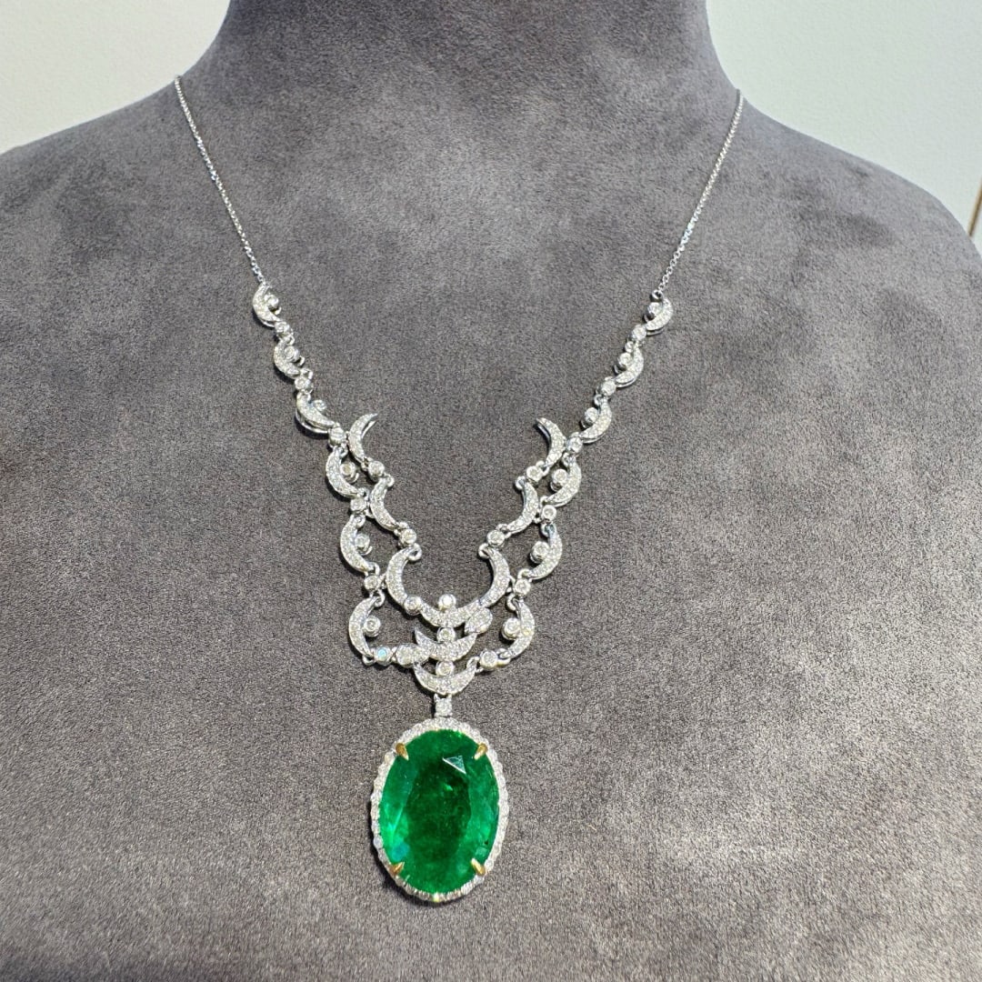 14k Gold 5.7 Ct Vivid Green Natural Emerald & Diamond Necklace - 6