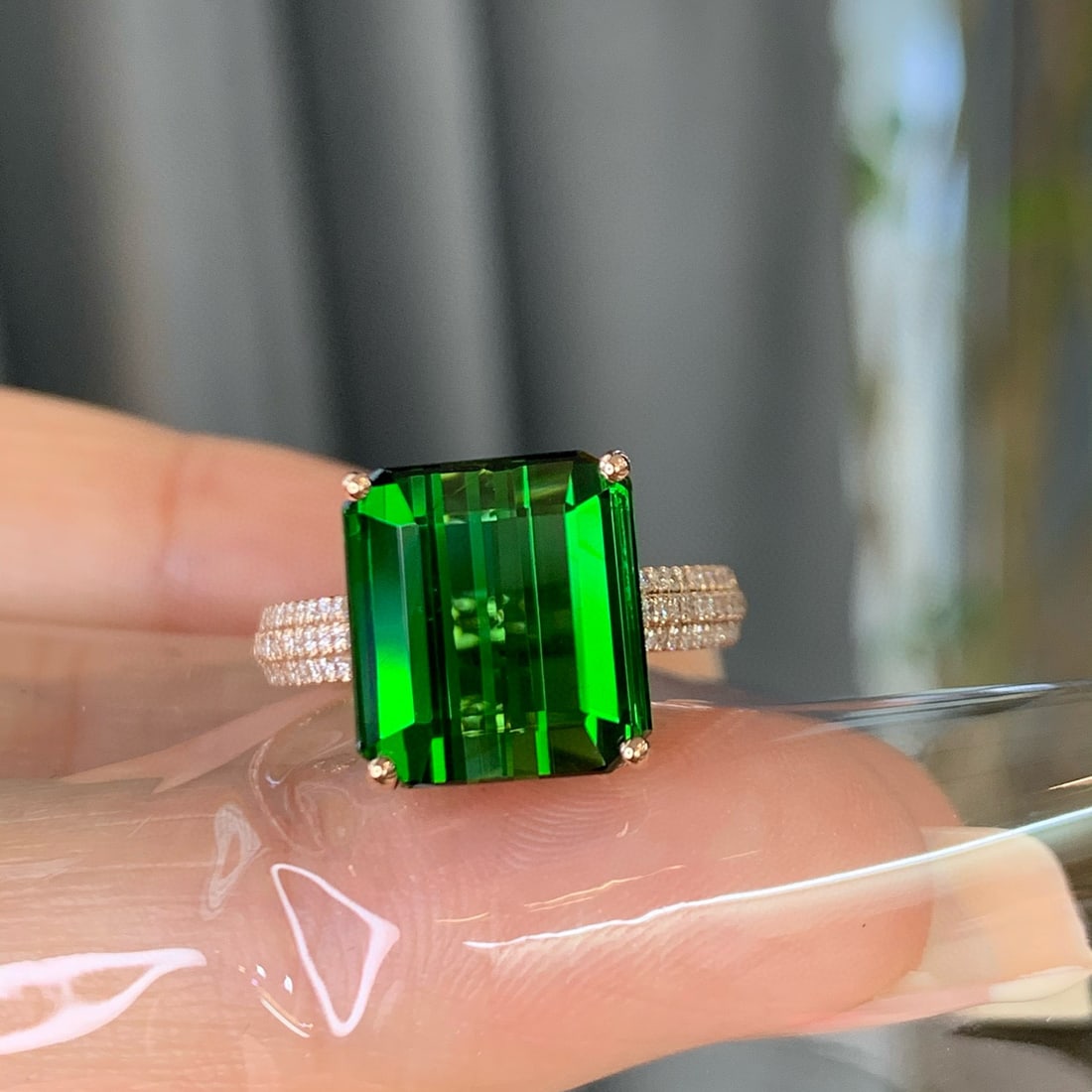 14k Gold 8.20 Ctw Natural Tourmaline & Diamond Ring: Ref:230981140 / / gold content:14k gold / / ring size:7. 25us / / / / main gemstone:tourmaline / / shape:octagonal / / carat weight:7. 94ct / / color:green / / treatment:natural / / / / adjacent