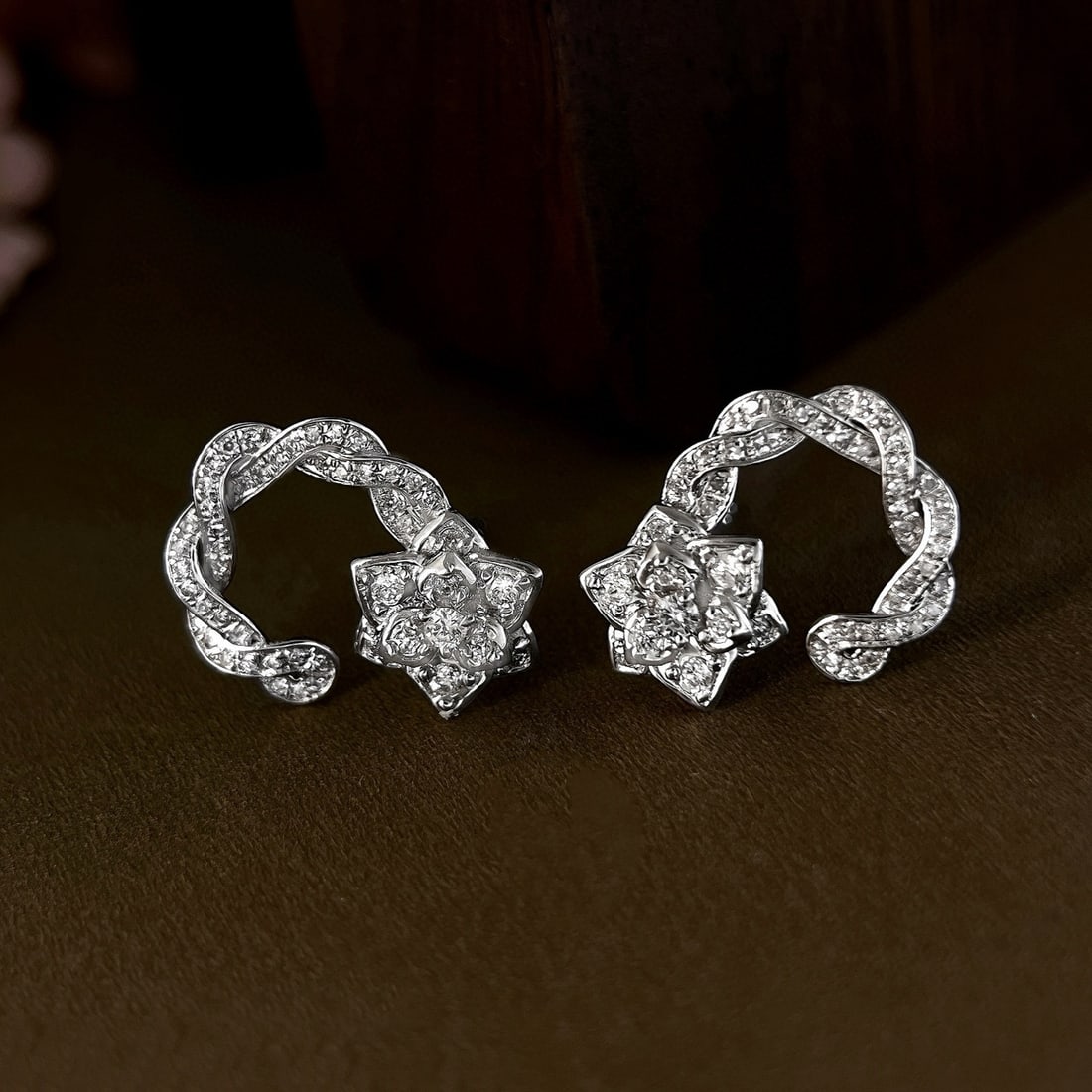 14k Gold 0.42 Ct Natural H Diamond Earrings: Ref:230981143 / / gold content:14k gold / / main gemstone:diamond / / shape:round / / carat weight:0. 42ct / / clarity grade:vs-si / / color:h / / treatment:natural / / cut grade:g / / Condition: New