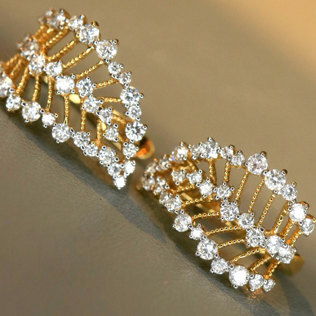 14k Gold 0.82 Ct Natural H Diamond Earrings: Ref:230981149 / / gold content:14k gold / / main gemstone:diamond / / shape:round / / carat weight:0. 82ct / / clarity grade:vs-si / / color:h / / treatment:natural / / cut grade:g / / Low Estimate: