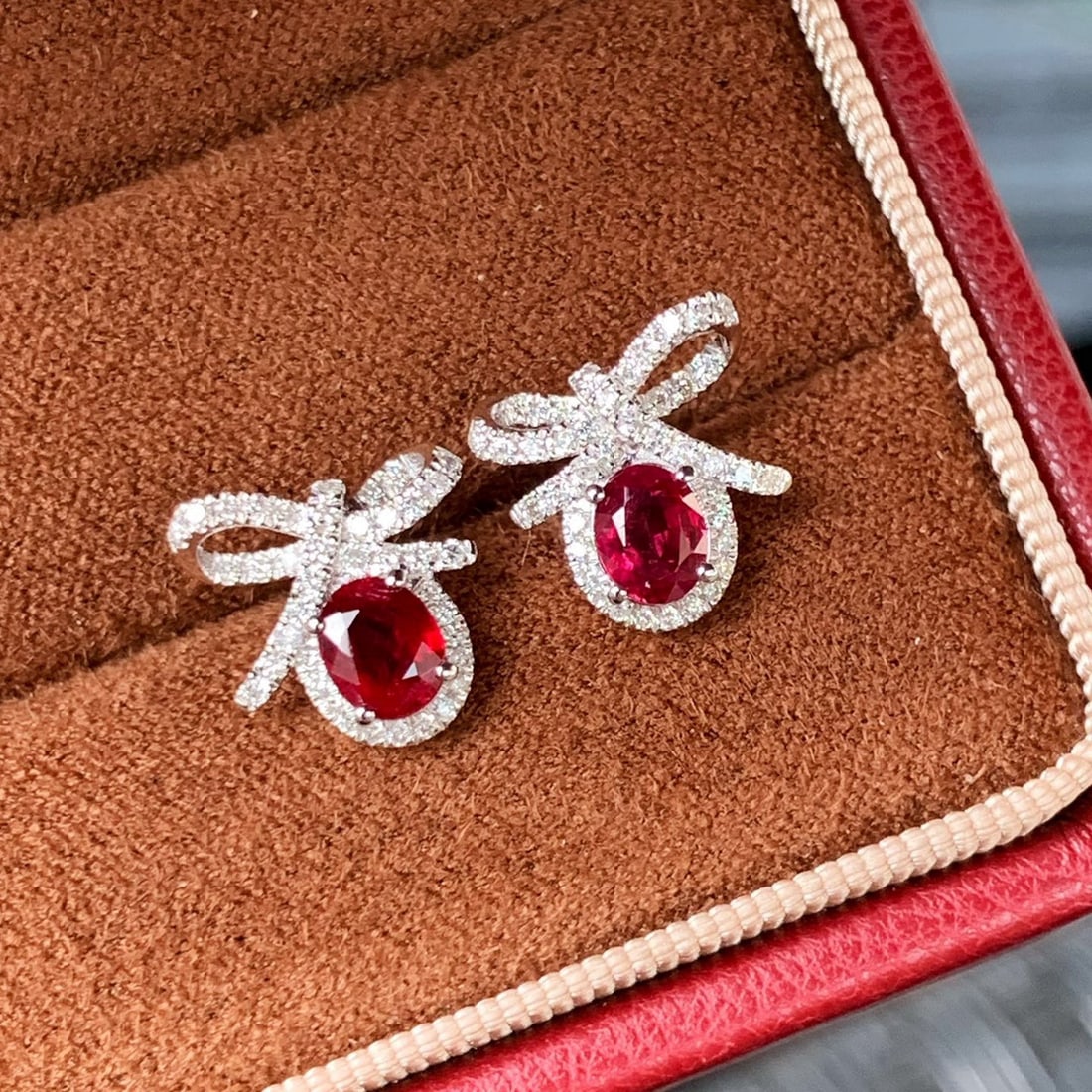 14k Gold 1.02 Ct Natural Ruby & Diamond Earrings: Ref:230981155 / / gold content:14k gold / / main gemstone:ruby / / shape:oval / / carat weight:1. 02ct / / color:pigeonblood red / / treatment:natural / / / / adjacent gemstone 2 : diamond / / shape:r