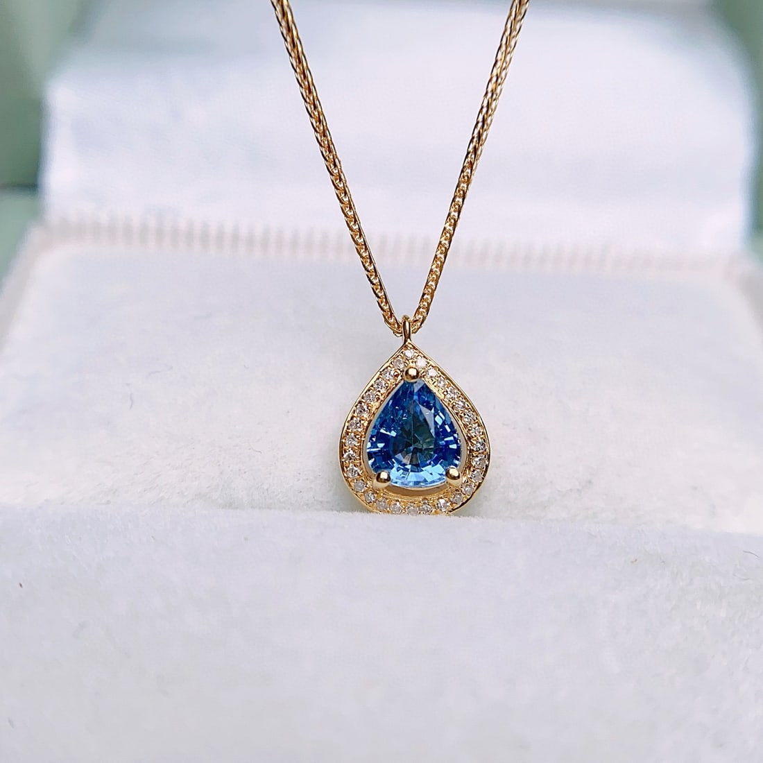 14k Gold 0.75 Ct Natural Sapphire & Diamond Necklace: Ref:230981169 / / gold content:14k gold / / main gemstone:sapphire / / shape:pear / / carat weight:0. 75ct / / color:blue / / treatment:natural / / / / adjacent gemstone 2 : diamond / / number of