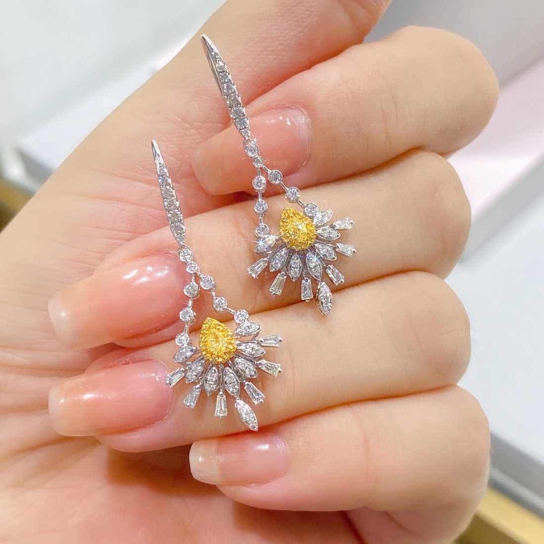 14k Gold 1.15 Ctw Natural Yellow Diamond & Diamond Earrings: Ref:230981171 / / gold content:14k gold / / main gemstone:yellow diamond / / shape:pear / / carat weight:0. 19ct / / color:yellow / / treatment:natural / / / / adjacent gemstone 2 : diamond / /