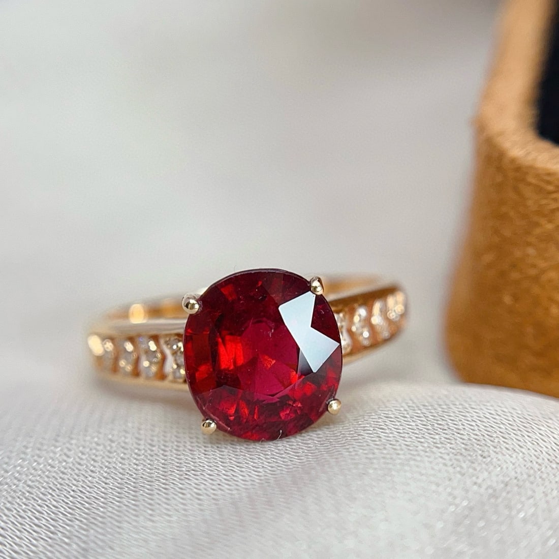14k Gold 2.70 Ct Natural Tourmaline & Diamond Ring: Ref:230981172 / / gold content:14k gold / / ring size:7. 25us / / / / main gemstone:tourmaline / / shape:oval / / carat weight:2. 70ct / / color:red / / treatment:natural / / / / adjacent gemstone 2
