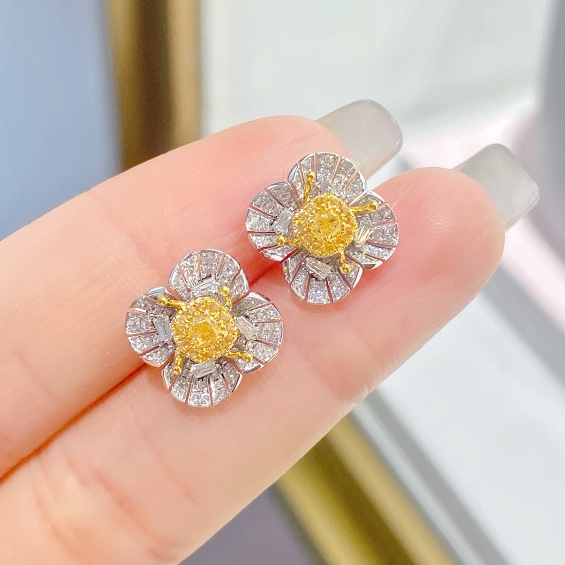 14k Gold 1.05 Ctw Natural Yellow Diamond & Diamond Earrings: Ref:230981174 / / gold content:14k gold / / main gemstone:yellow diamond / / shape:cushion / / carat weight:0. 29ct / / color:yellow / / treatment:natural / / / / adjacent gemstone 2 : diamond / /