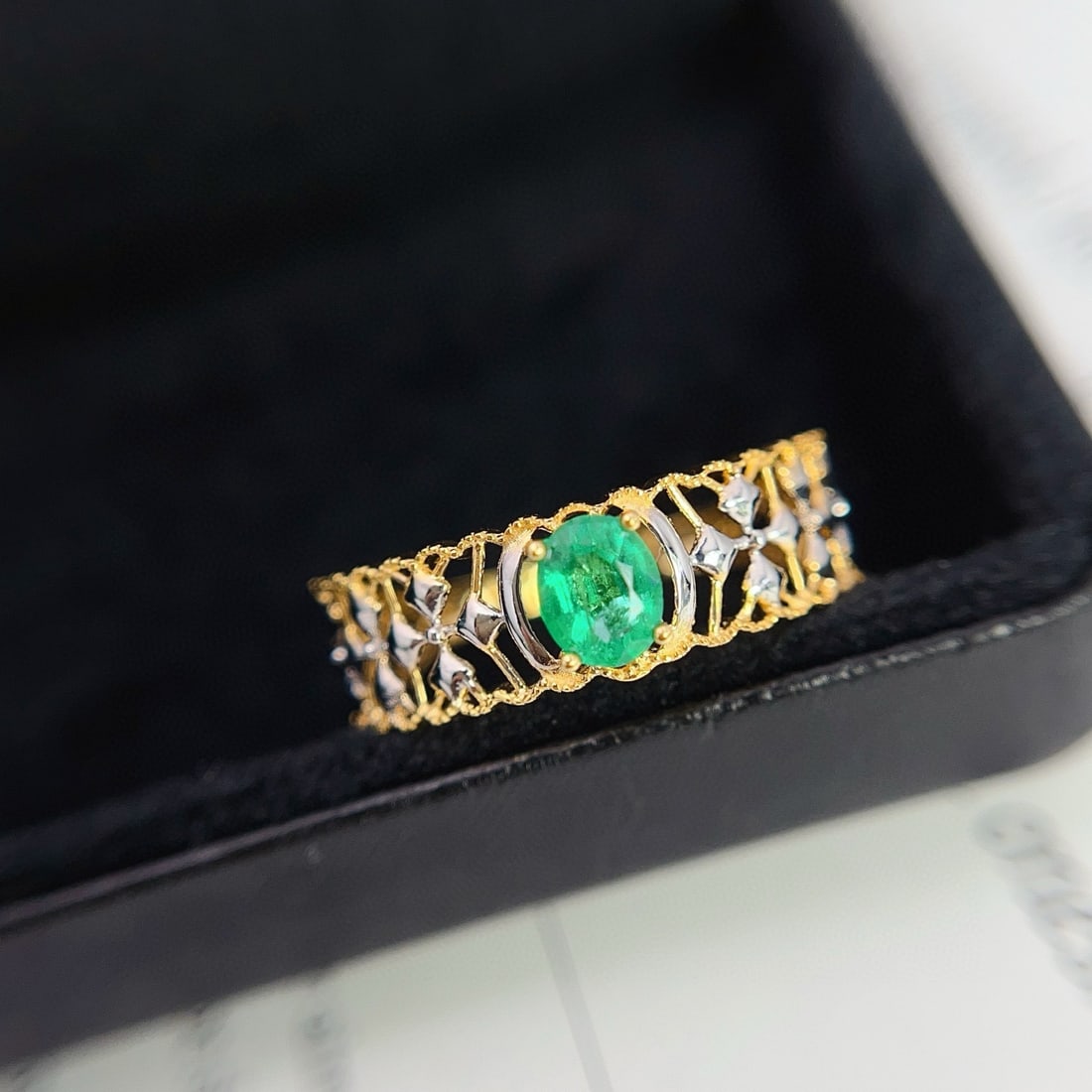 14k Gold 0.50 Ct Vivid Green Natural Emerald Ring: Ref:230981177 / / gold content:14k gold / / ring size:7. 25us / / / / main gemstone:emerald / / shape:oval / / carat weight:0. 50ct / / color:vivid green / / treatment:natural / / Condition: New High