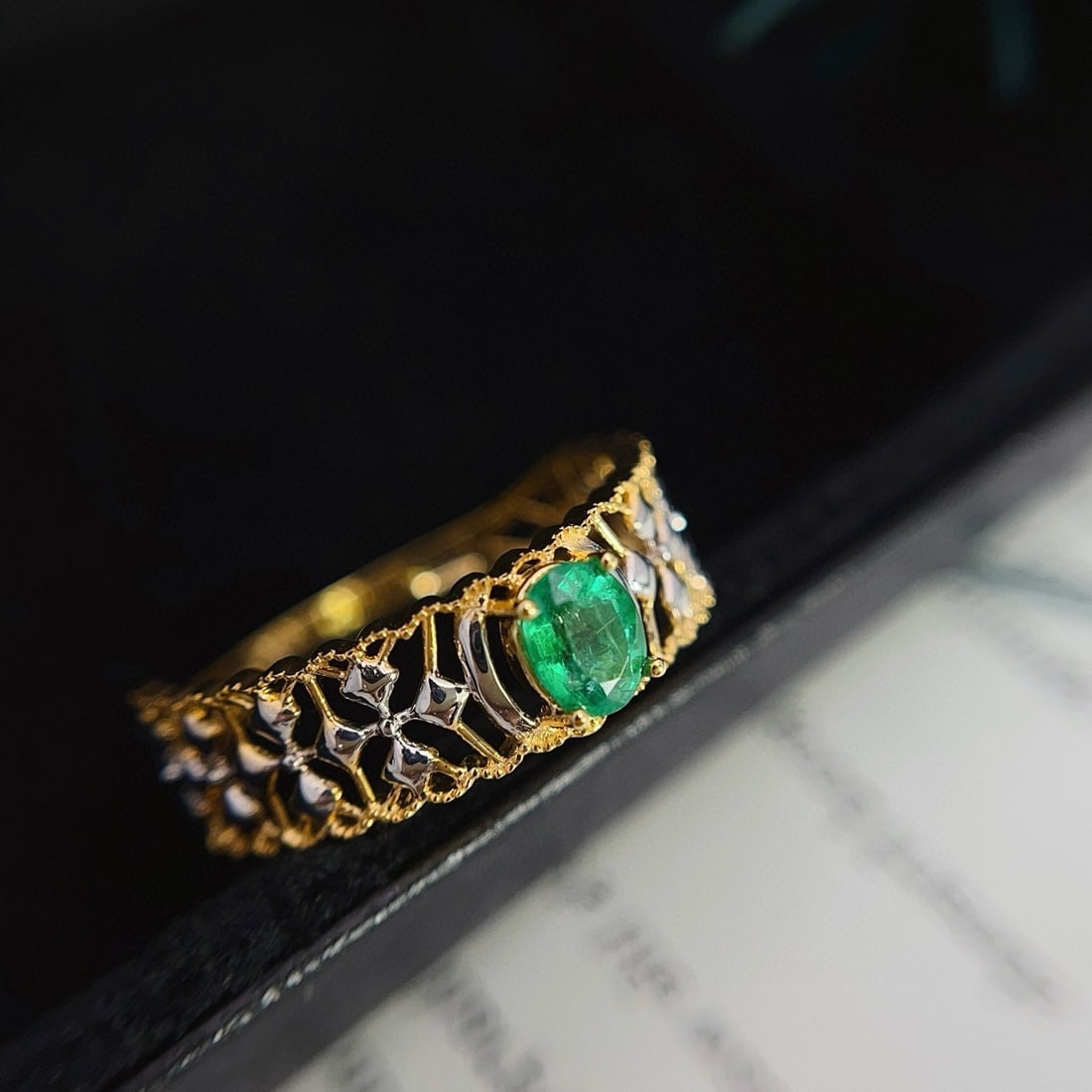 14k Gold 0.50 Ct Vivid Green Natural Emerald Ring - 3