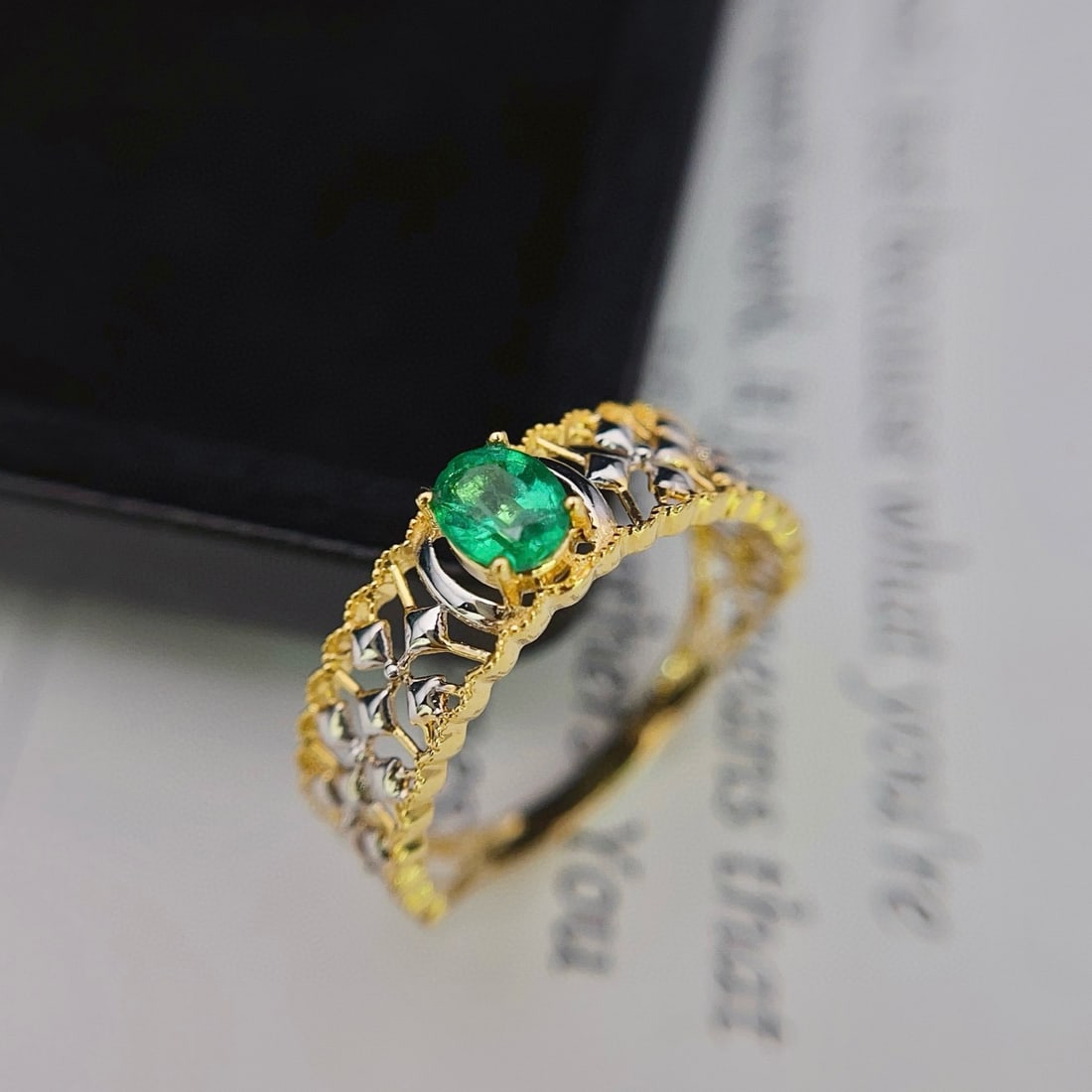 14k Gold 0.50 Ct Vivid Green Natural Emerald Ring - 4