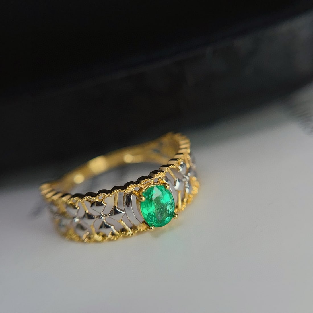 14k Gold 0.50 Ct Vivid Green Natural Emerald Ring - 5