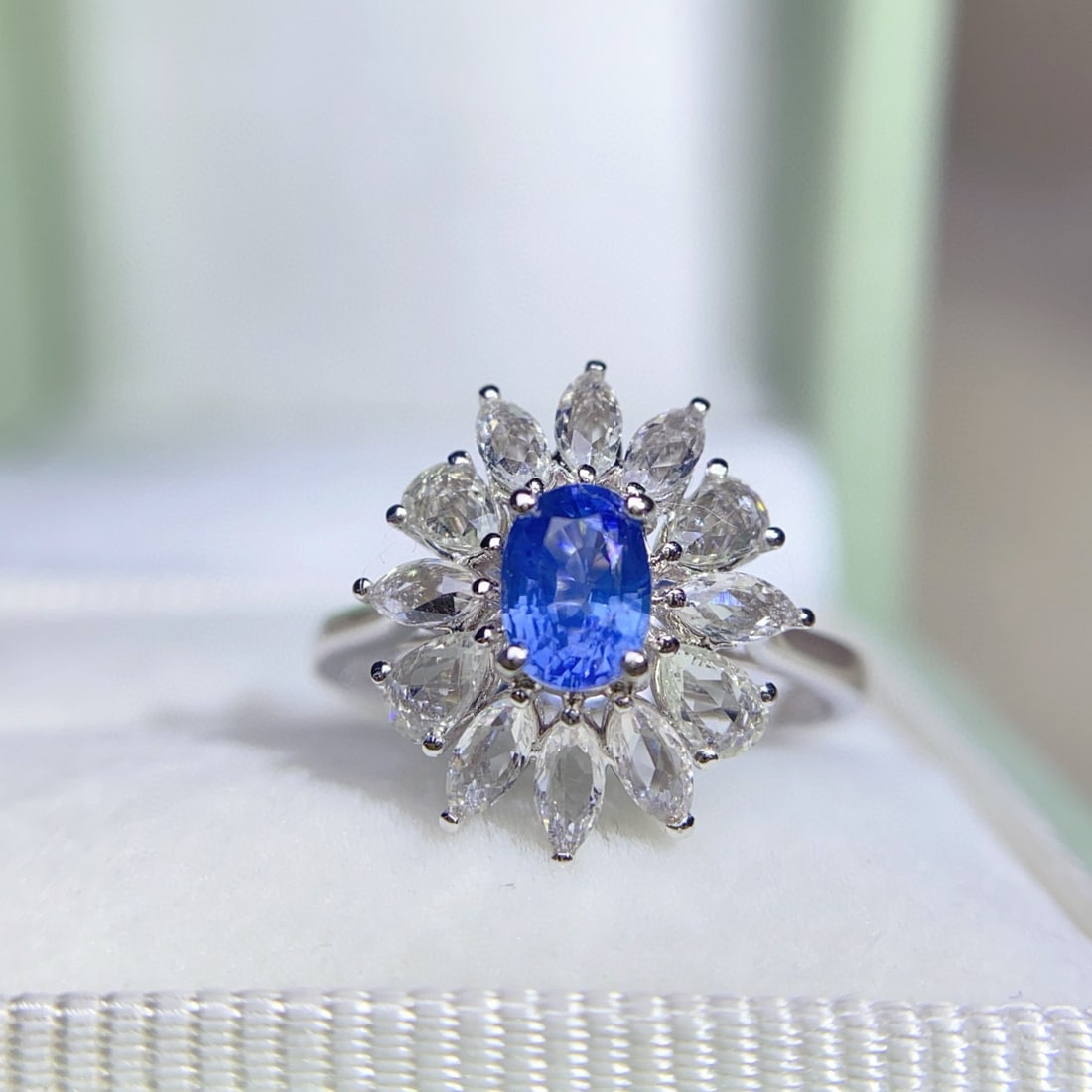 14k Gold 1.00 Ct Natural Sapphire & Sapphire Ring: Ref:230981178 / / gold content:14k gold / / ring size:7. 25us / / / / main gemstone:sapphire / / shape:oval / / carat weight:1. 00ct / / color:blue / / treatment:natural / / / / adjacent gemstone 2 :