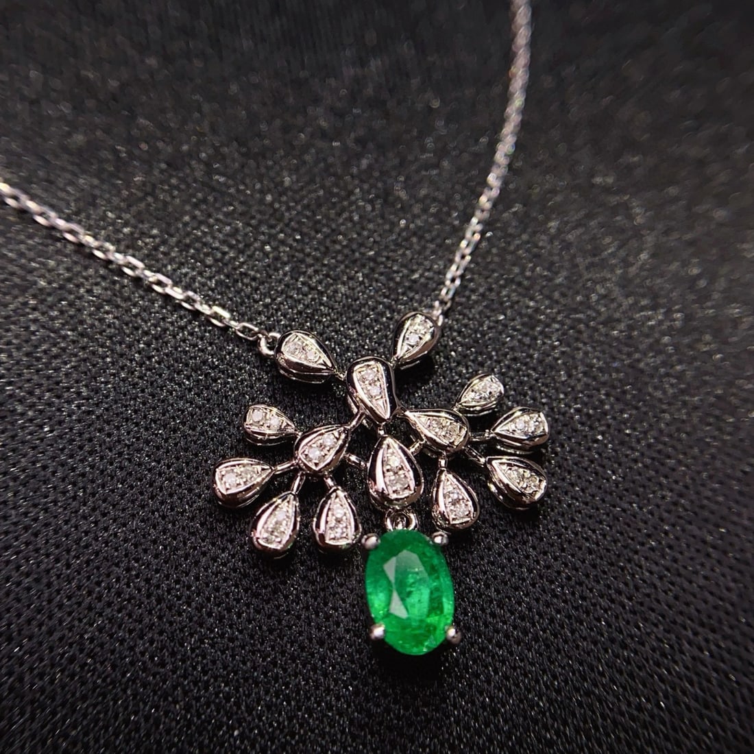 14k Gold 0.65 Ct Vivid Green Natural Emerald & Diamond Necklace - 5