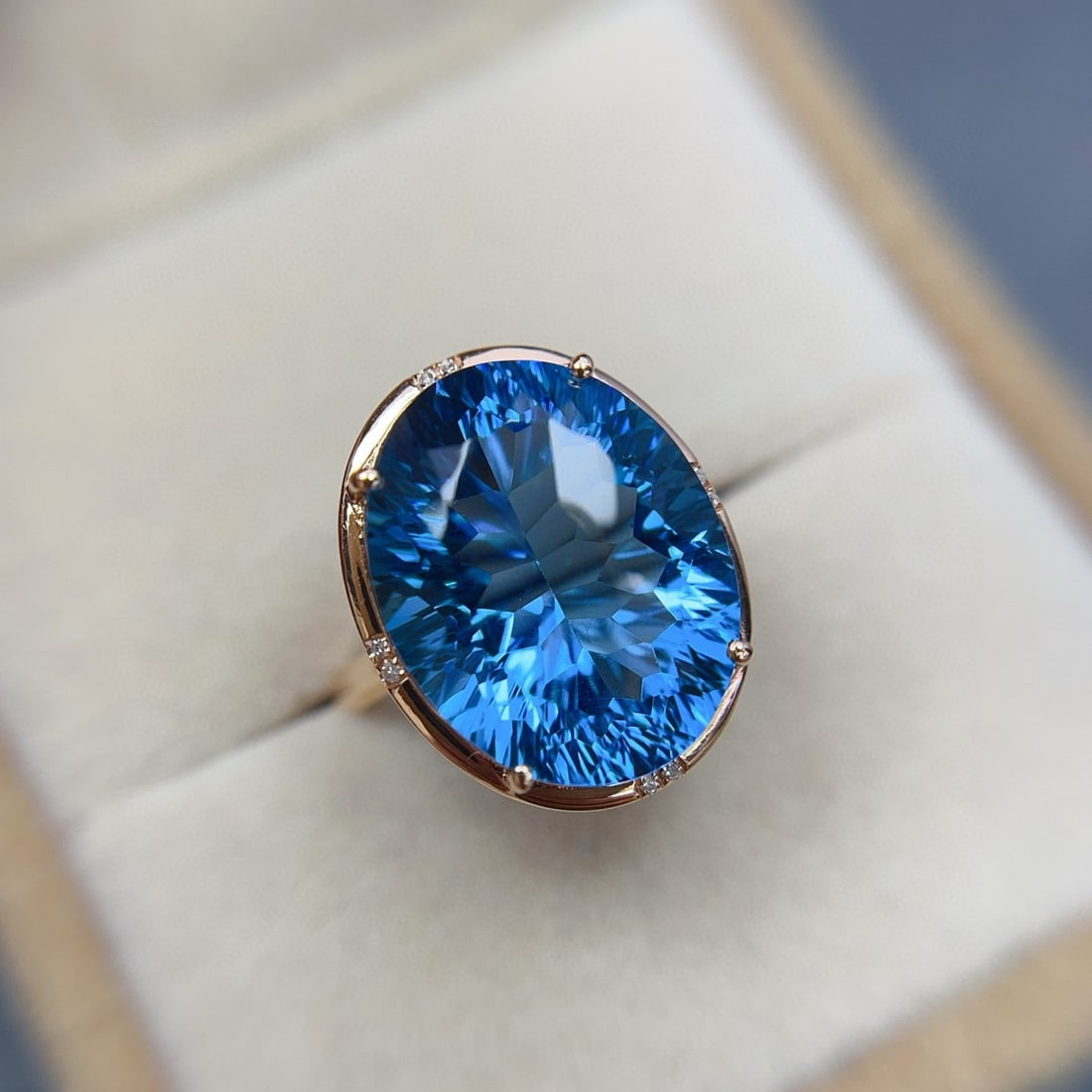 14k Gold 17.05 Ct Natural Topaz & Diamond Ring - 4