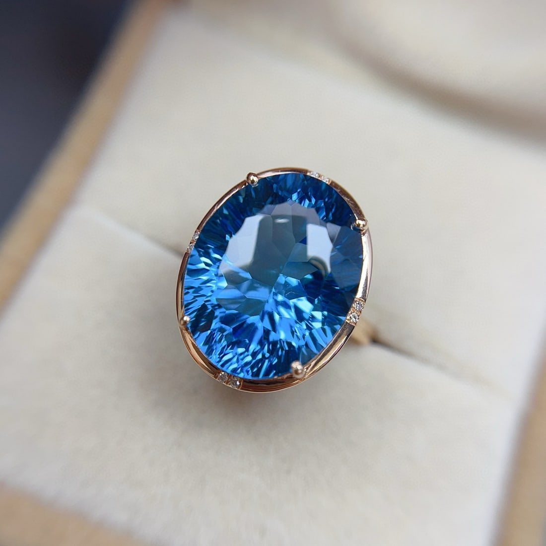 14k Gold 17.05 Ct Natural Topaz & Diamond Ring - 5