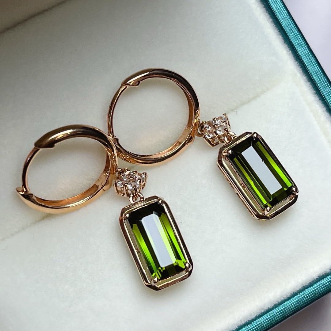 14k Gold 4.70 Ct Natural Tourmaline & Sapphire Earrings: Ref:230981188 / / gold content:14k gold / / main gemstone:tourmaline / / shape:octagonal / / carat weight:4. 70ct / / color:green / / treatment:natural / / / / adjacent gemstone 2 : sapphire / /