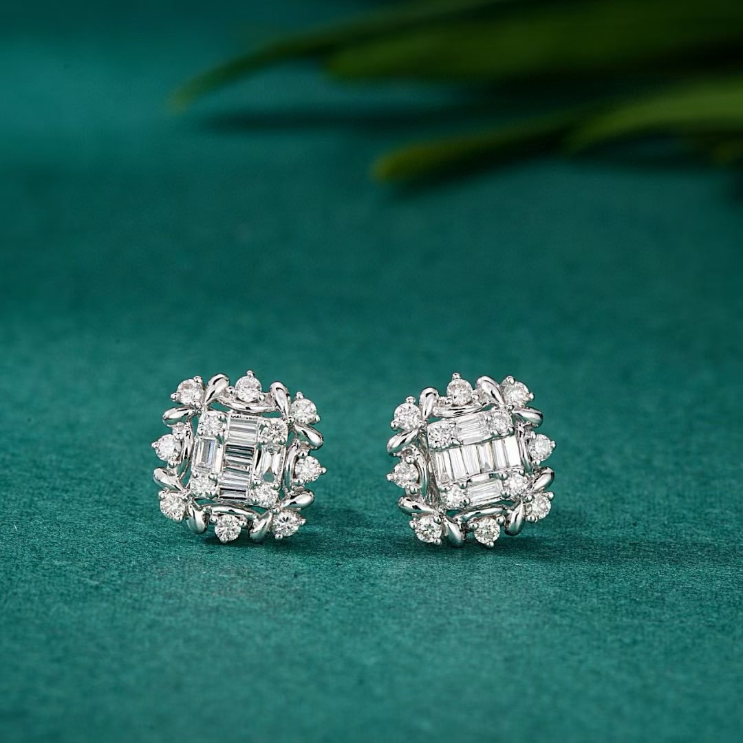 14k Gold 0.48 Ctw Natural H Diamond Earrings: Ref:230981190 / / gold content:14k gold / / main gemstone:diamond / / shape:baguette / / carat weight:0. 16ct / / clarity grade:vs-si / / color:h / / treatment:natural / / / / adjacent gemstone 2 :