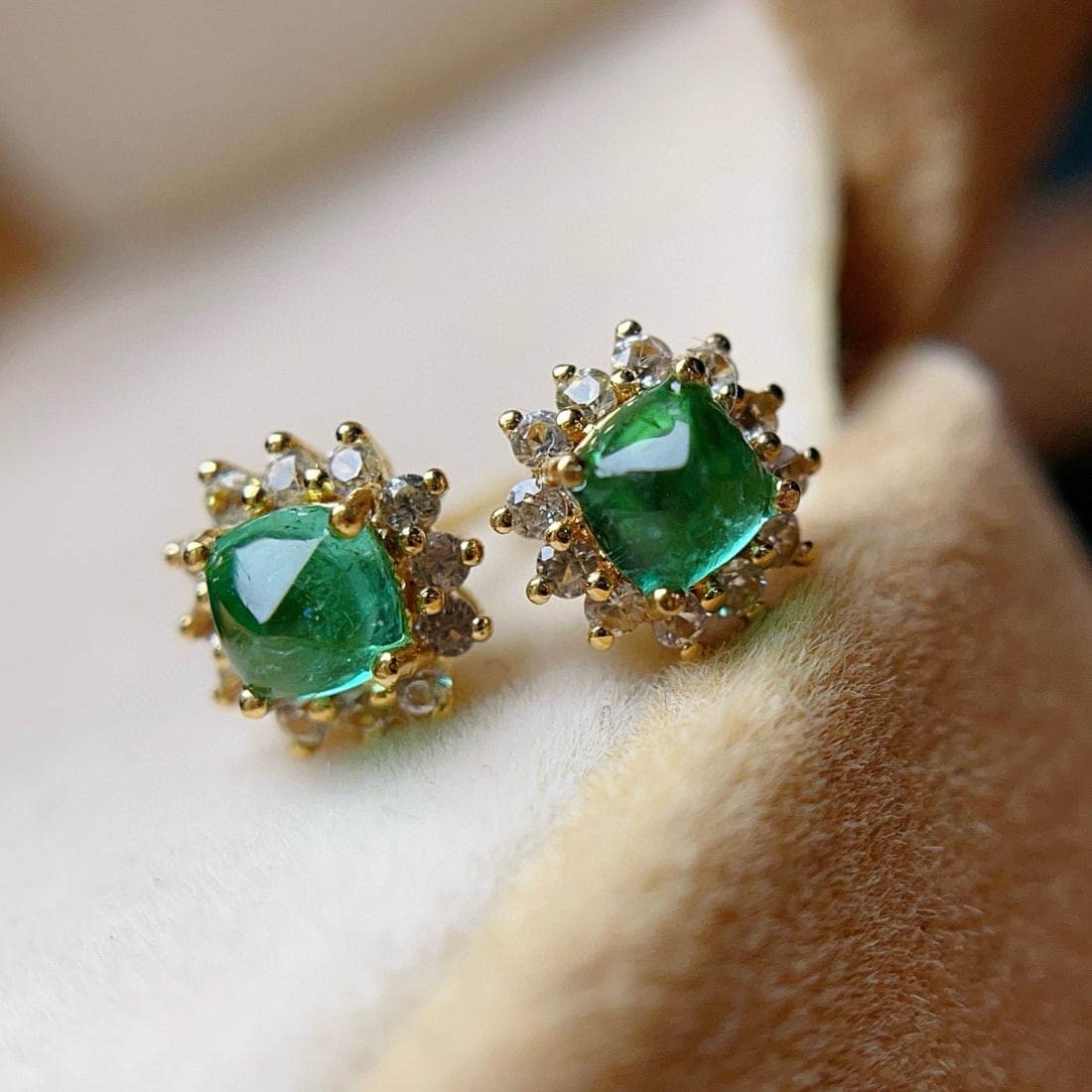 14k Gold 0.65 Ct Natural Emerald & Sapphire Earrings - 6