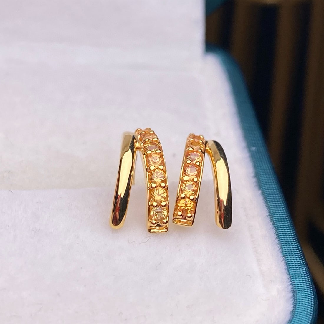14k Gold 0.50 Ct Natural Sapphire Earrings: Ref:230981193 / / gold content:14k gold / / main gemstone:sapphire / / shape:round / / carat weight:0. 50ct / / color:yellow / / treatment:natural / / cut grade:g / / Condition: New Low Estimate: