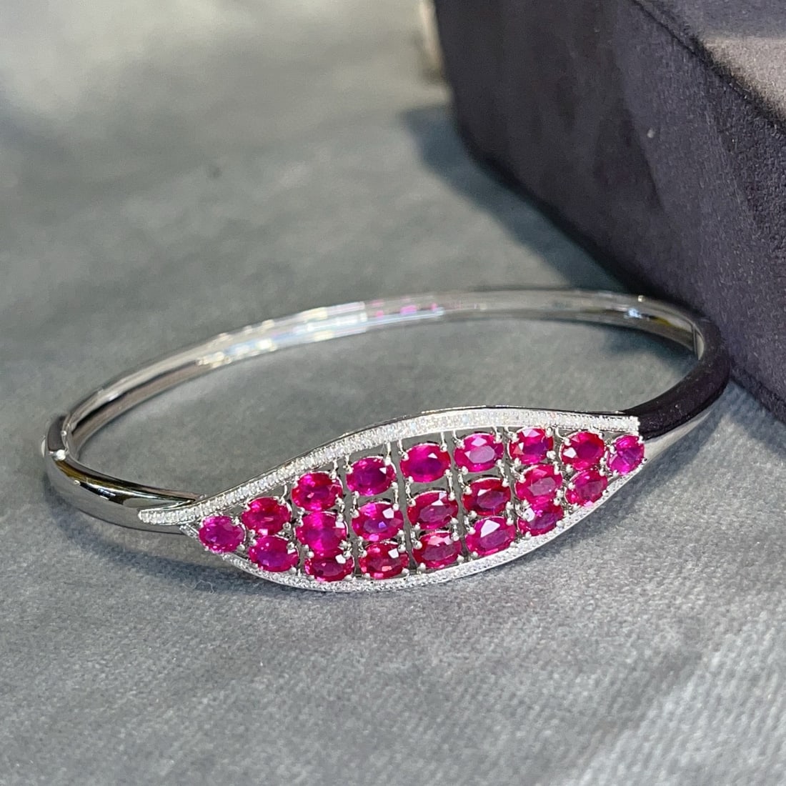 14k Gold 5.50 Ct Natural Ruby & Diamond Bangle: Ref:230981198 / / gold content:14k gold / / main gemstone:ruby / / shape:oval / / carat weight:5. 50ct / / color:red / / treatment:natural / / / / adjacent gemstone 2 : diamond / / number of
