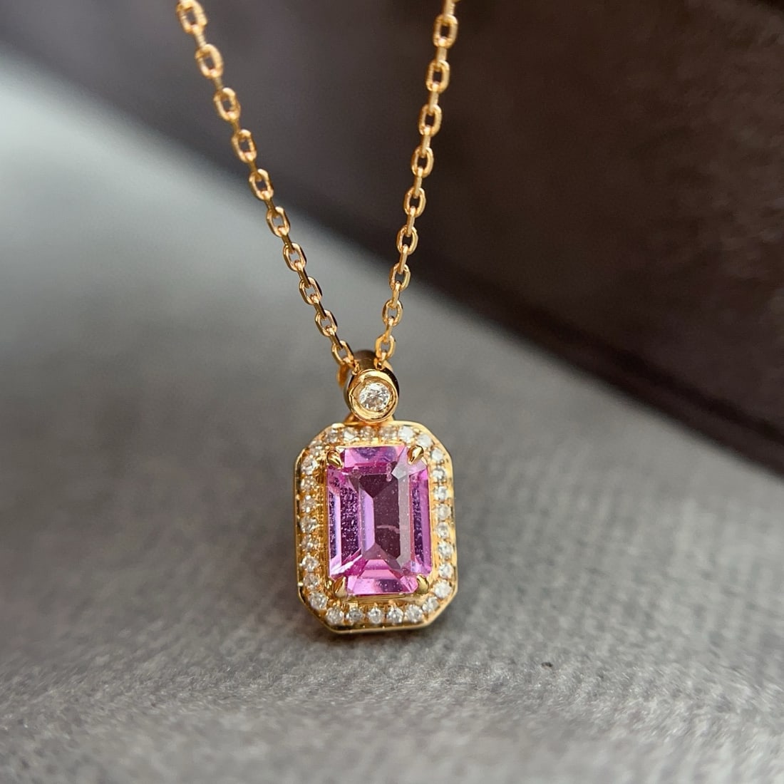 14k Gold 0.68 Ct Natural Padparadscha Sapphire & Diamond Necklace - 2