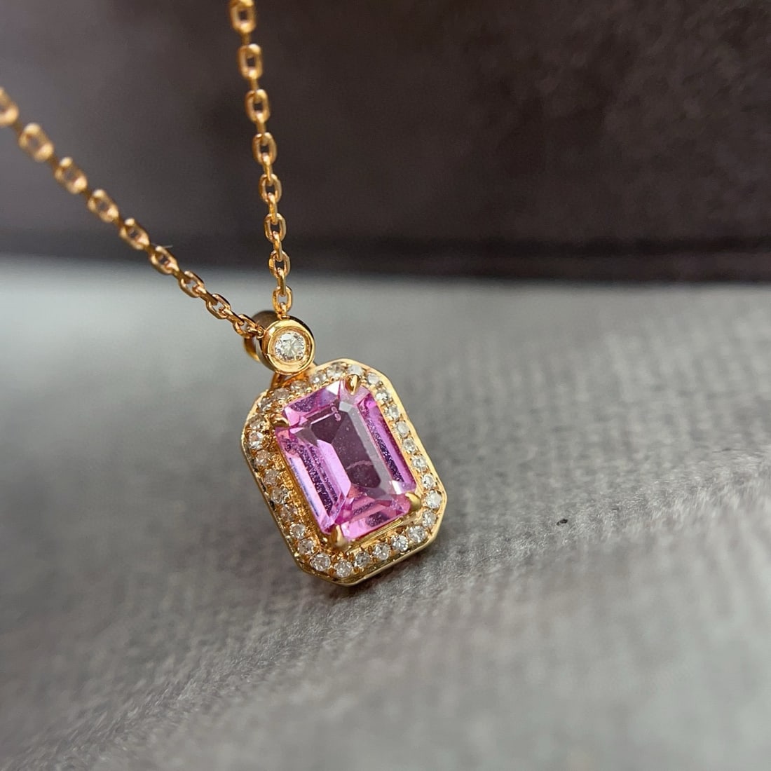 14k Gold 0.68 Ct Natural Padparadscha Sapphire & Diamond Necklace - 4
