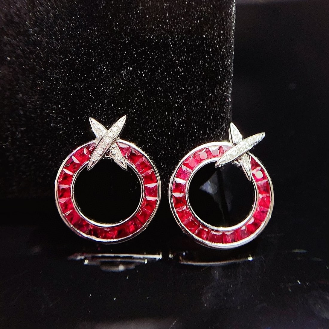 14k Gold 3.60 Ct Natural Ruby & Sapphire Earrings: Ref:230981204 / / gold content:14k gold / / main gemstone:ruby / / shape:princess / / carat weight:3. 60ct / / color:red / / treatment:natural / / / / adjacent gemstone 2 : sapphire / / number of