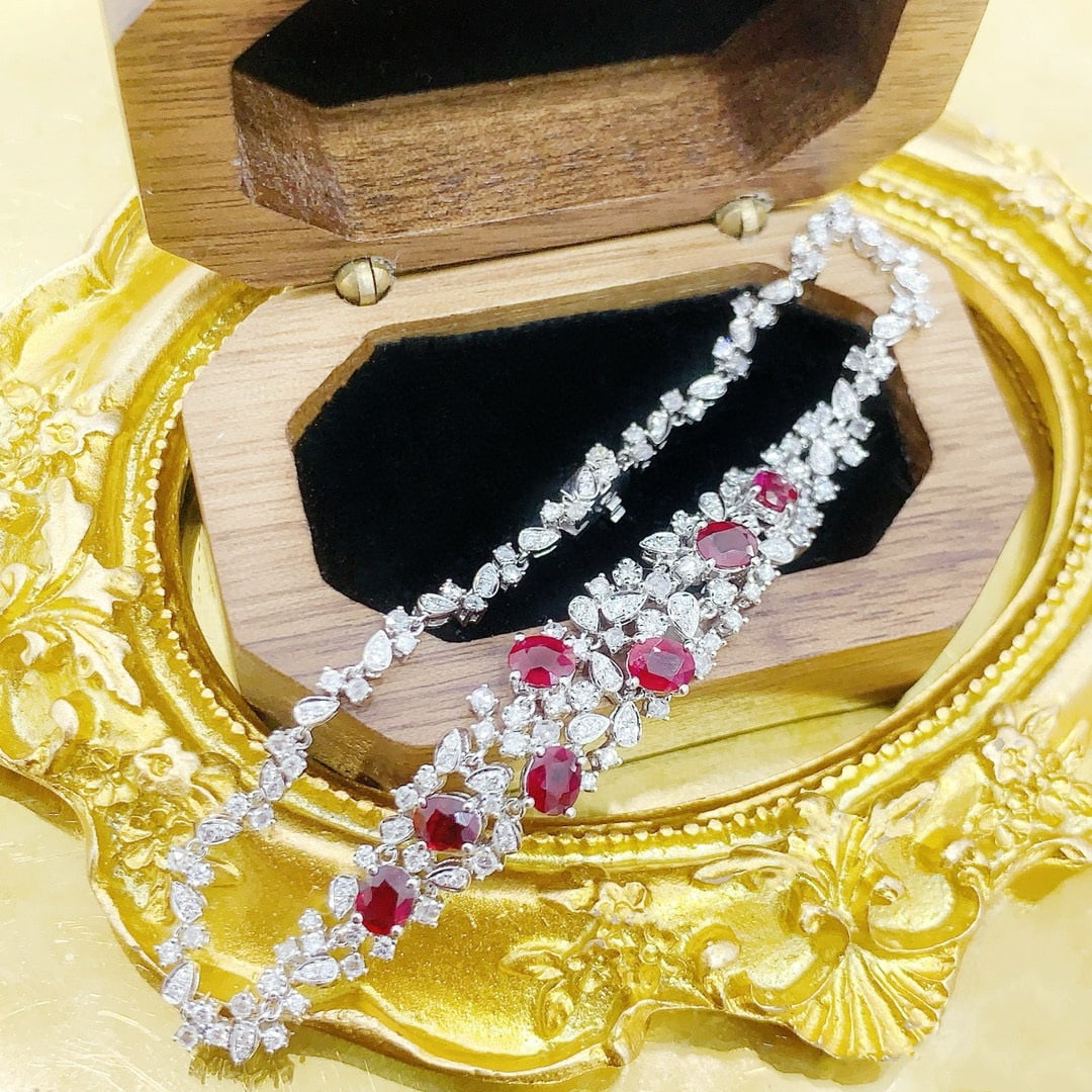 14k Gold 3.67 Ctw Vivid Red Natural Ruby & Diamond Bracelet: Ref:230981206 / / gold content:14k gold / / main gemstone:ruby / / shape:oval / / carat weight:2. 33ct / / color:vivid red / / treatment:natural / / / / adjacent gemstone 2 : diamond / / shape:round