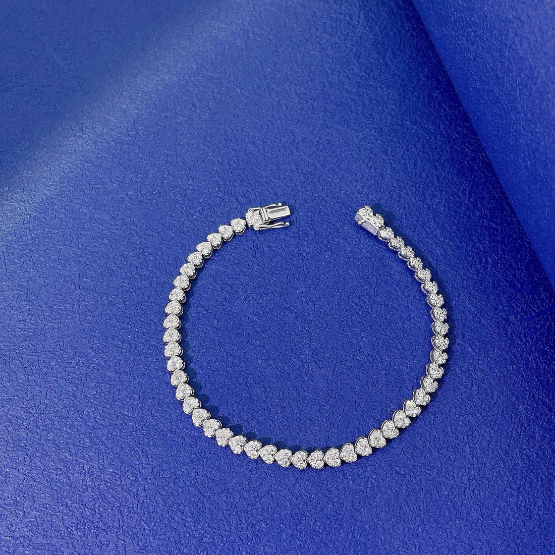 14k Gold 2.22 Ct Natural H Diamond Bracelet: Ref:230981208 / / gold content:14k gold / / main gemstone:diamond / / shape:round / / carat weight:2. 22ct / / clarity grade:vs-si / / color:h / / treatment:natural / / cut grade:g / / Condition: New