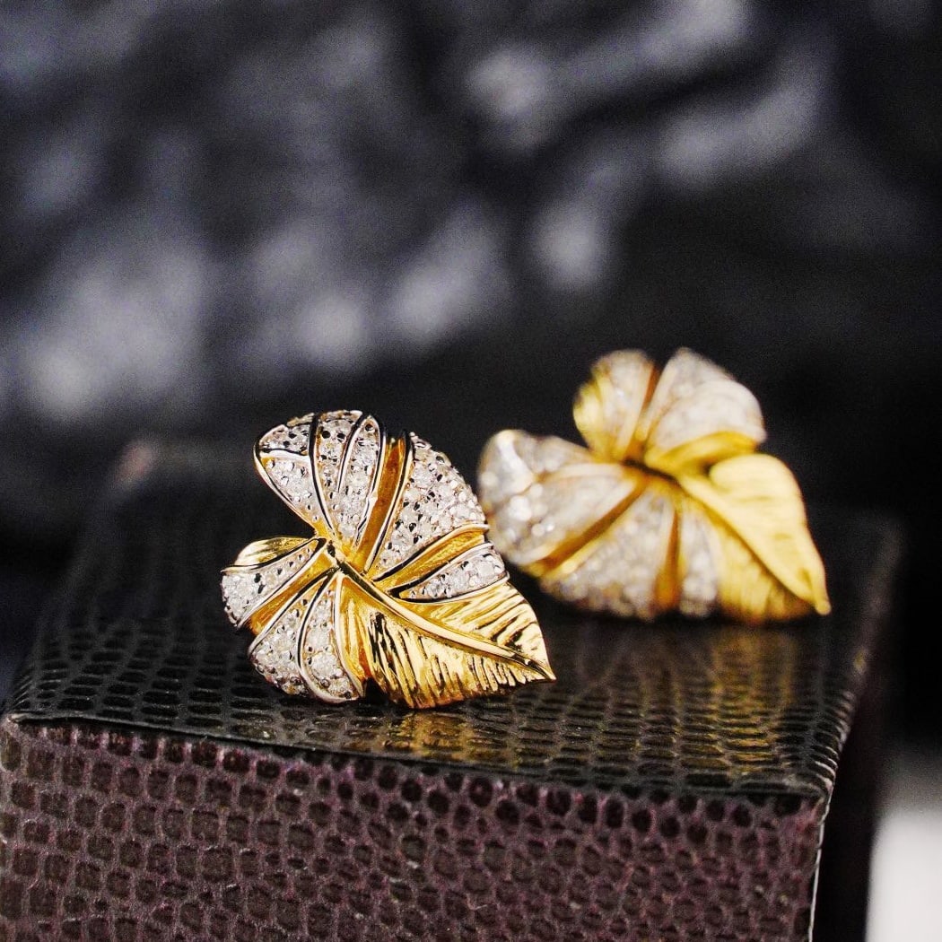14k Gold 0.5 Ct Natural H Diamond Earrings: Ref:230981212 / / gold content:14k gold / / main gemstone:diamond / / shape:round / / carat weight:0. 5ct / / clarity grade:vs-si / / color:h / / treatment:natural / / cut grade:g / / High Estimate: