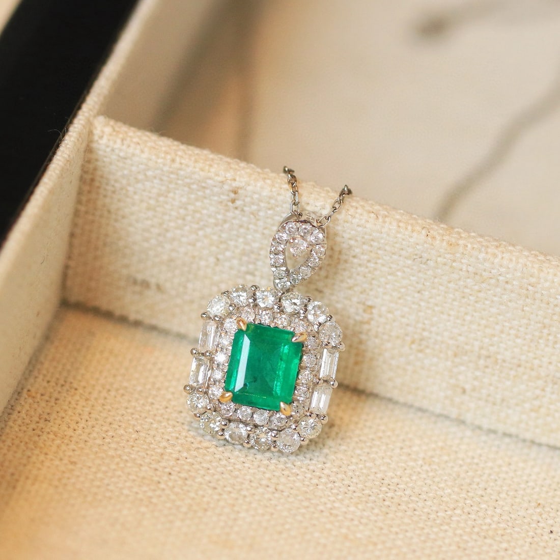 14k Gold 1.78 Ctw Natural Emerald & Diamond Pendant( Without Chain ) - 5