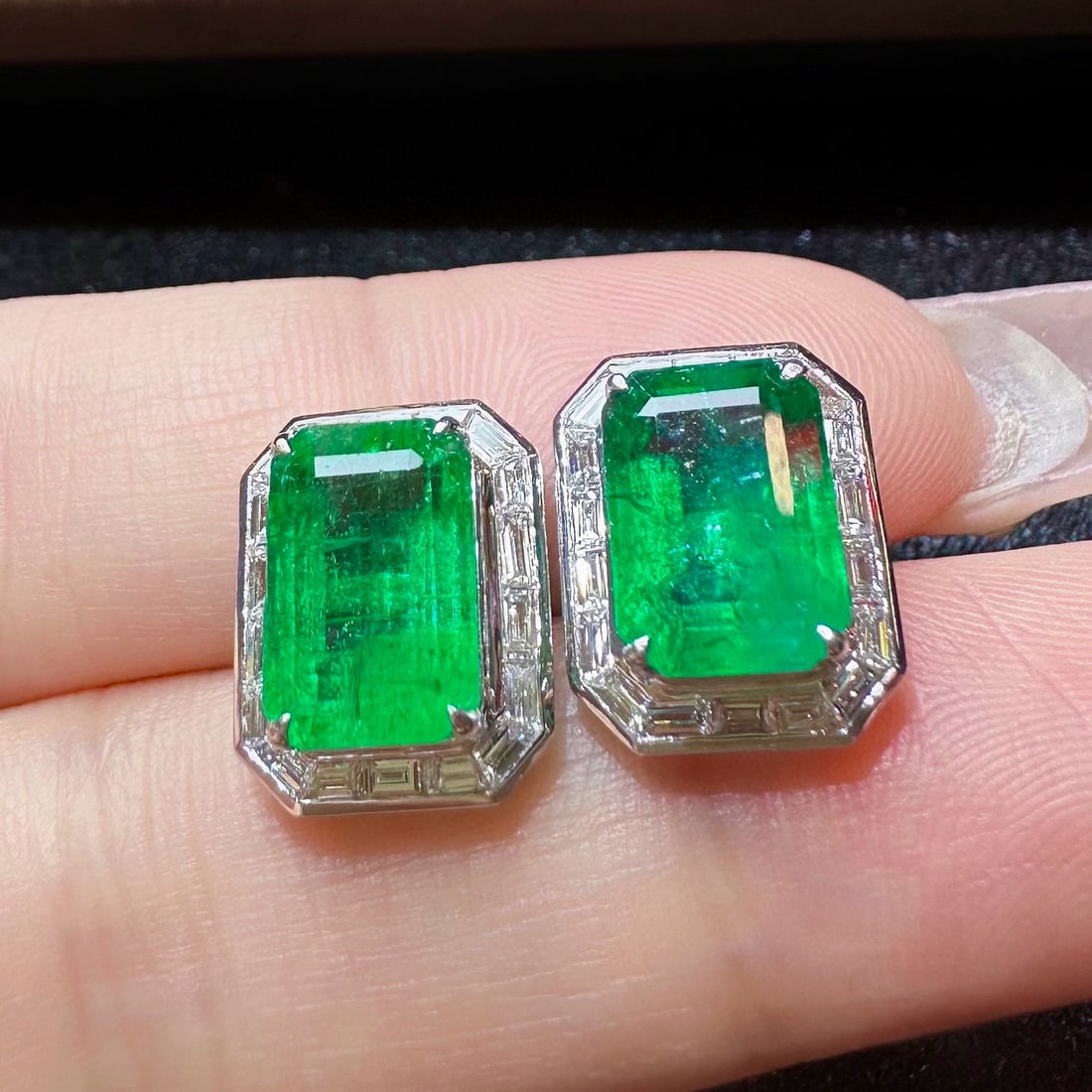 14k Gold 5.75 Ctw Vivid Green Natural Emerald & Diamond Earrings - 2