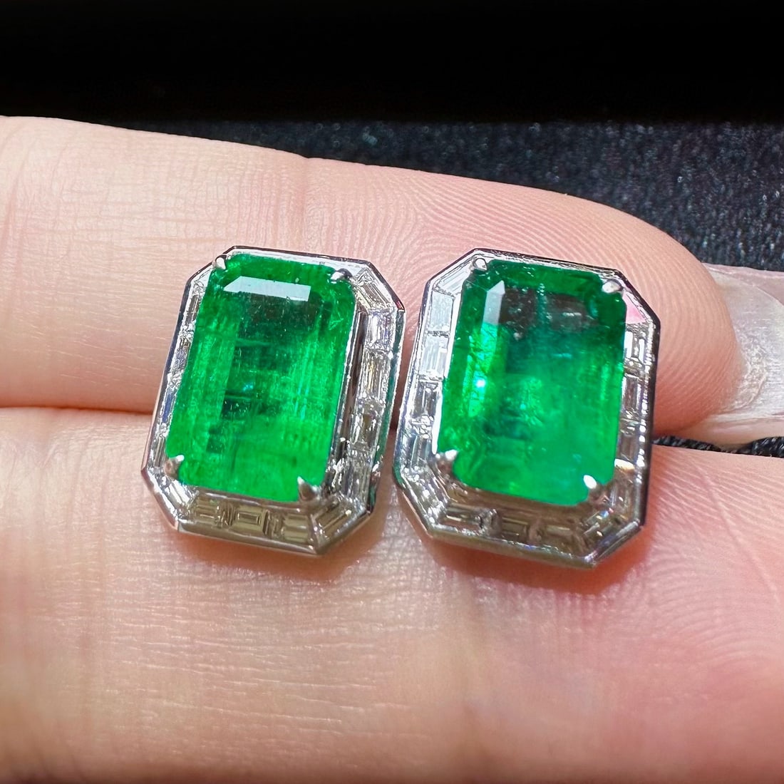 14k Gold 5.75 Ctw Vivid Green Natural Emerald & Diamond Earrings - 3