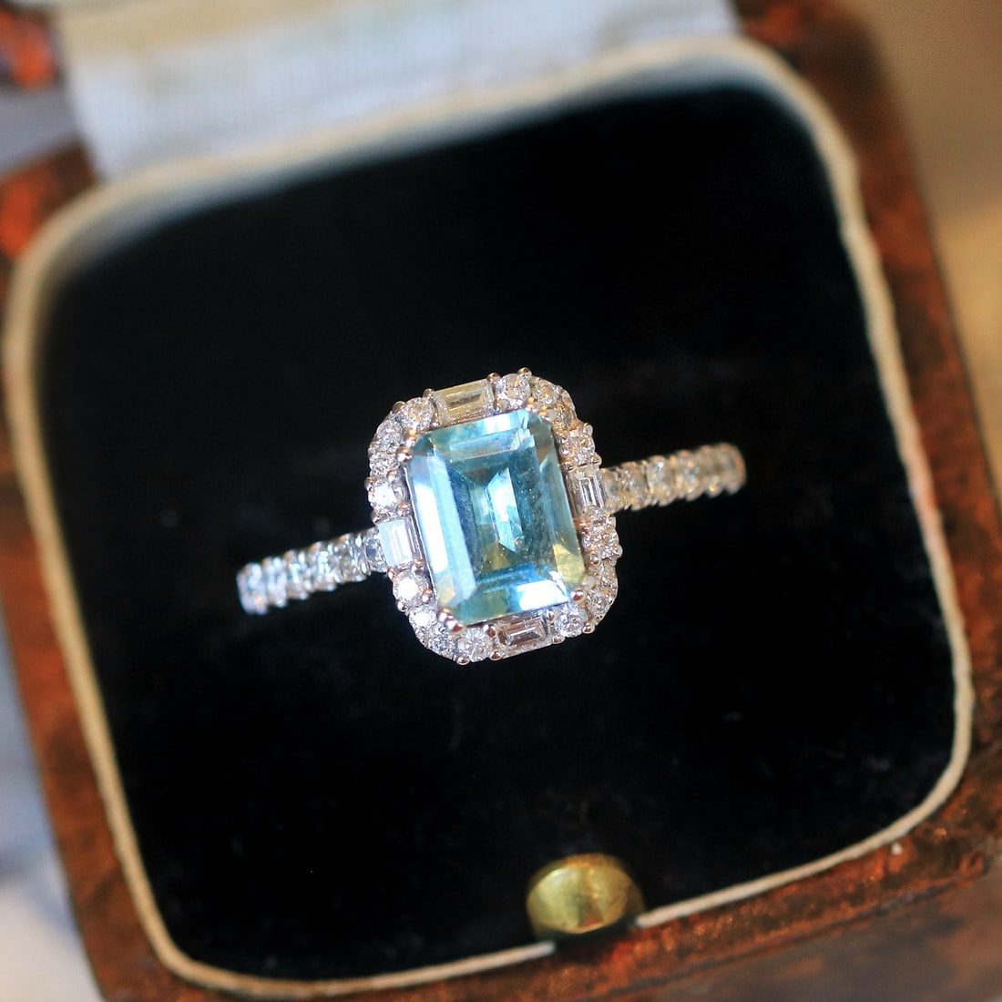 14k Gold 1.34 Ctw Natural Aquamarine & Diamond Ring: Ref:230981225 / / gold content:14k gold / / ring size:7. 25us / / / / main gemstone:aquamarine / / shape:octagonal / / carat weight:1. 0ct / / color:santa maria color / / treatment:natural / / / /