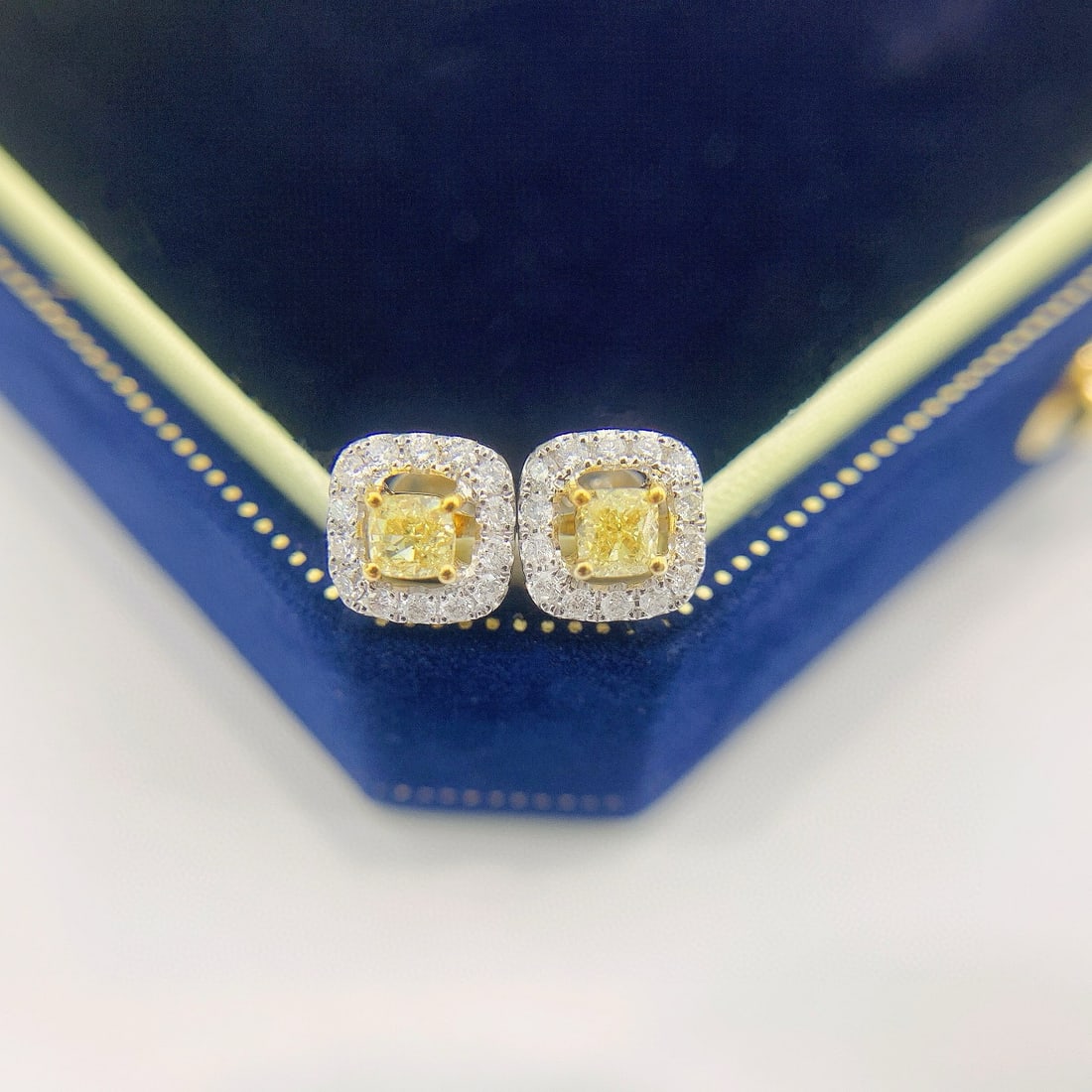 14k Gold 0.55 Ctw Natural Yellow Diamond & Diamond Earrings: Ref:230981239 / / gold content:14k gold / / main gemstone:yellow diamond / / shape:cushion / / carat weight:0. 34ct / / color:yellow / / treatment:natural / / / / adjacent gemstone 2 : diamond / /