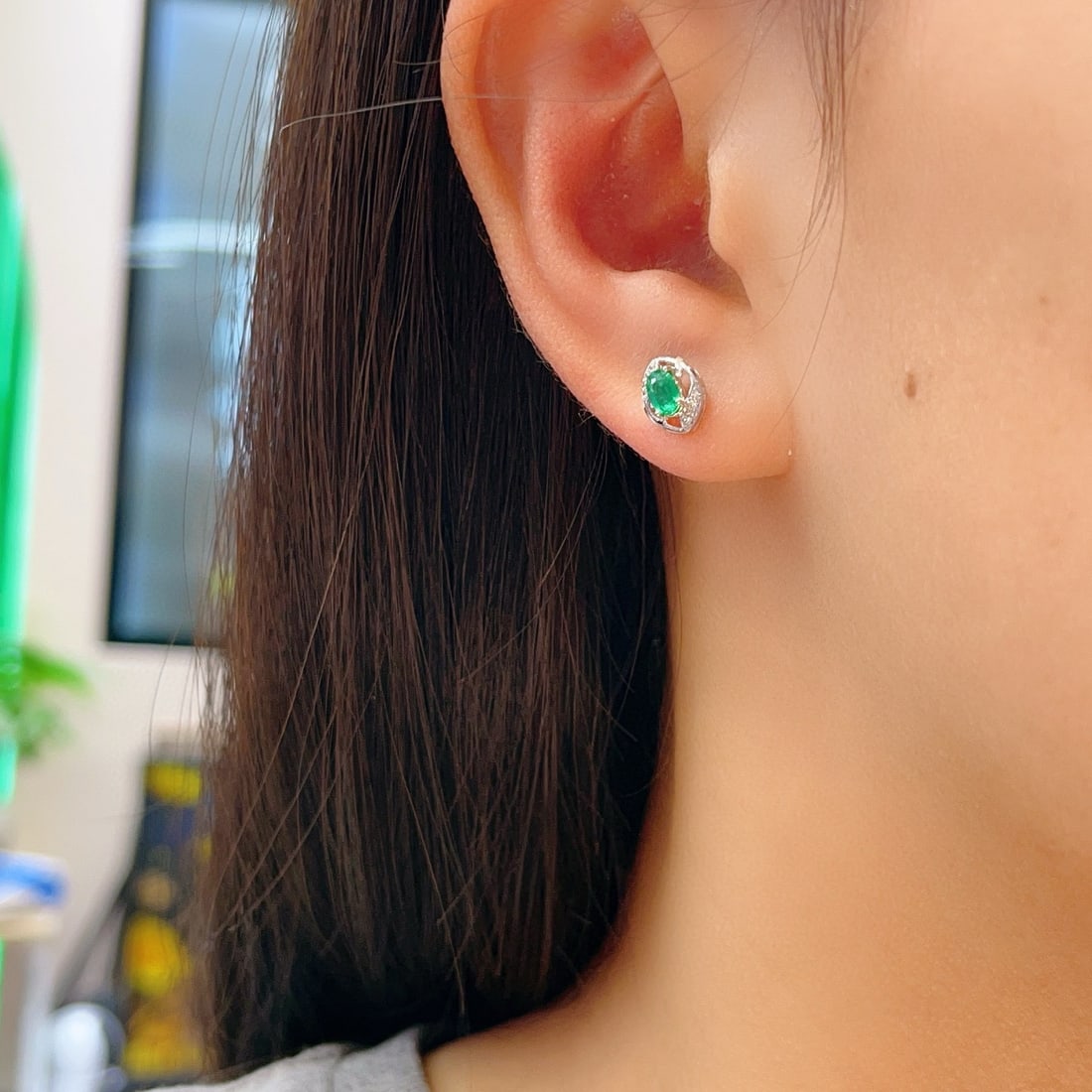 14k Gold 0.80 Ct Natural Emerald & Diamond Earrings - 3