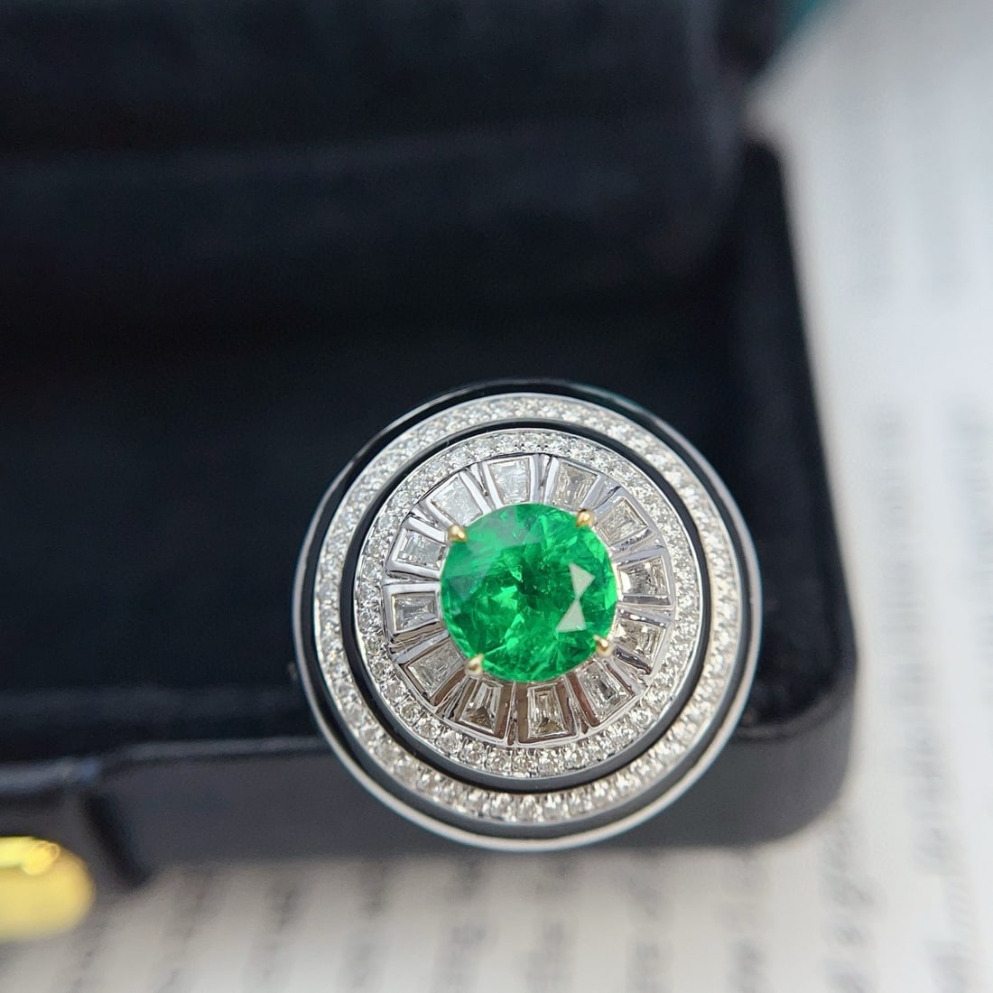 14k Gold 1.00 Ct Vivid Green Natural Emerald & Diamond Ring: Ref:230981251 / / gold content:14k gold / / ring size:7. 25us / / / / main gemstone:emerald / / shape:round / / carat weight:1. 00ct / / color:vivid green / / treatment:natural / / cut grade:g / / / /