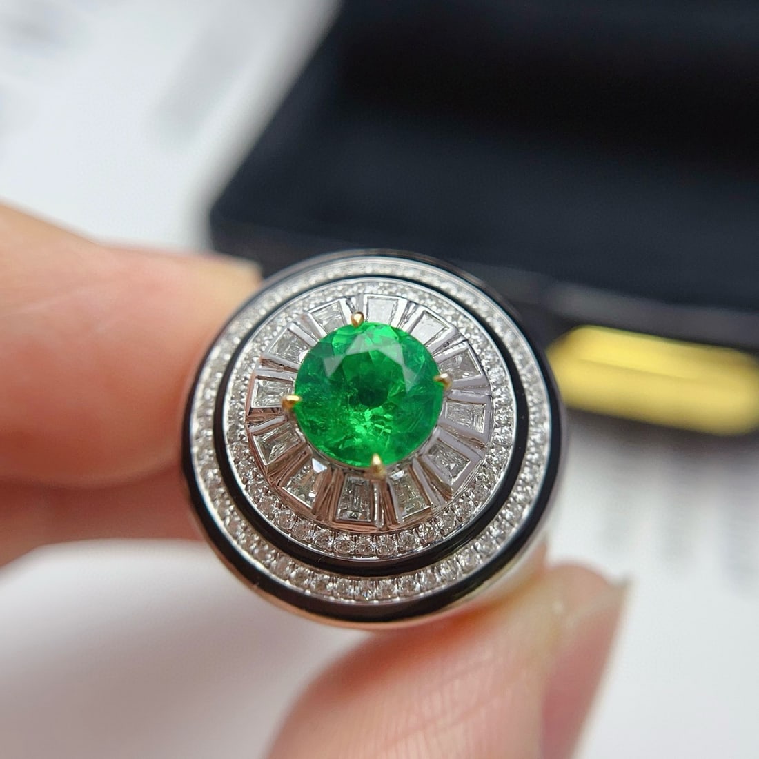 14k Gold 1.00 Ct Vivid Green Natural Emerald & Diamond Ring - 2
