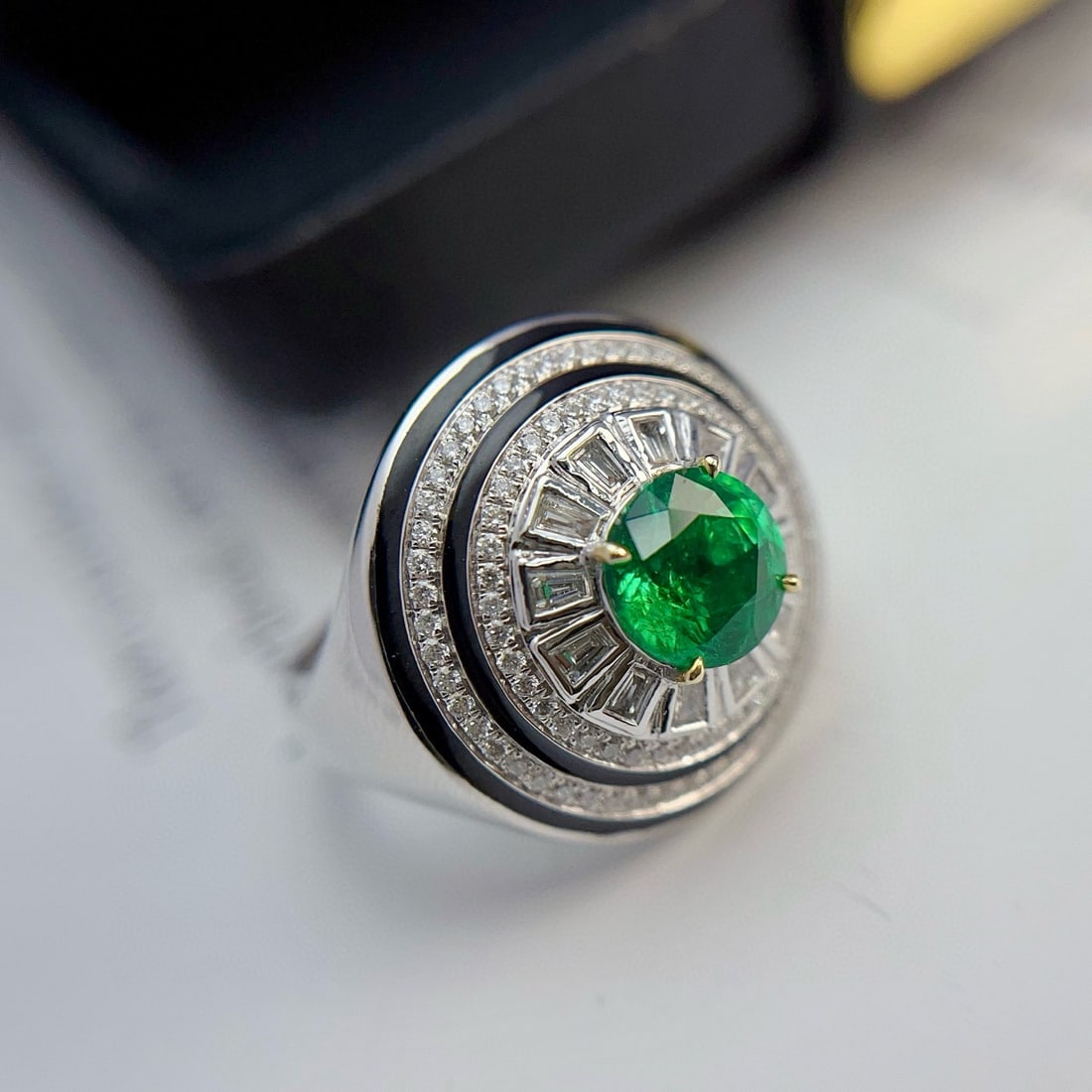 14k Gold 1.00 Ct Vivid Green Natural Emerald & Diamond Ring - 3
