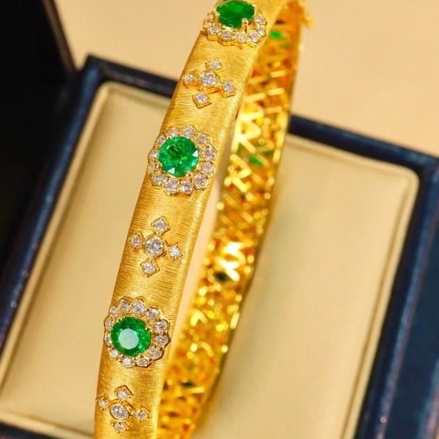 14k Gold 4.57 Ctw Natural Emerald & Diamond Bangle - 4