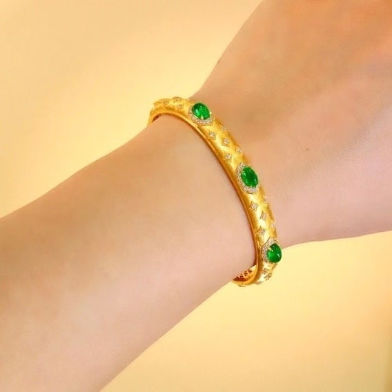 14k Gold 3.02 Ctw Vivid Green Natural Emerald & Diamond Bangle - 8