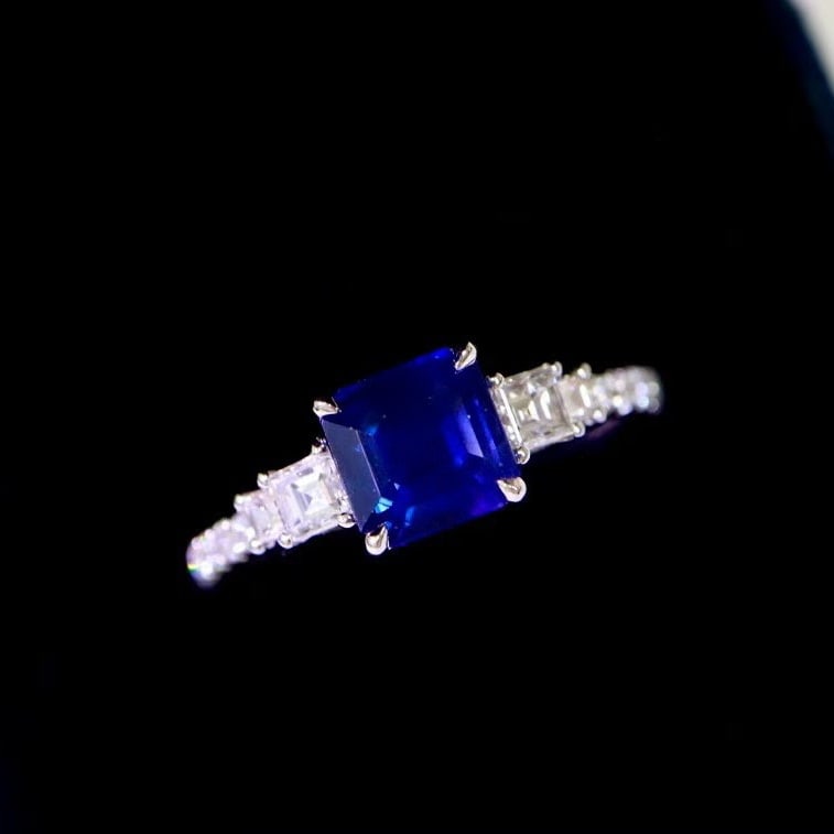 14k Gold 2.10 Ctw Vivid Blue Natural Sapphire & Diamond Ring - 2