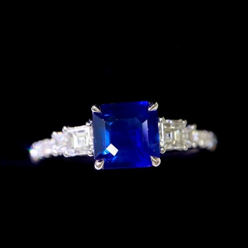 14k Gold 2.10 Ctw Vivid Blue Natural Sapphire & Diamond Ring - 4
