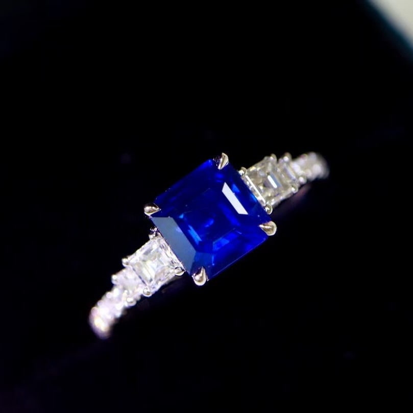 14k Gold 2.10 Ctw Vivid Blue Natural Sapphire & Diamond Ring - 5