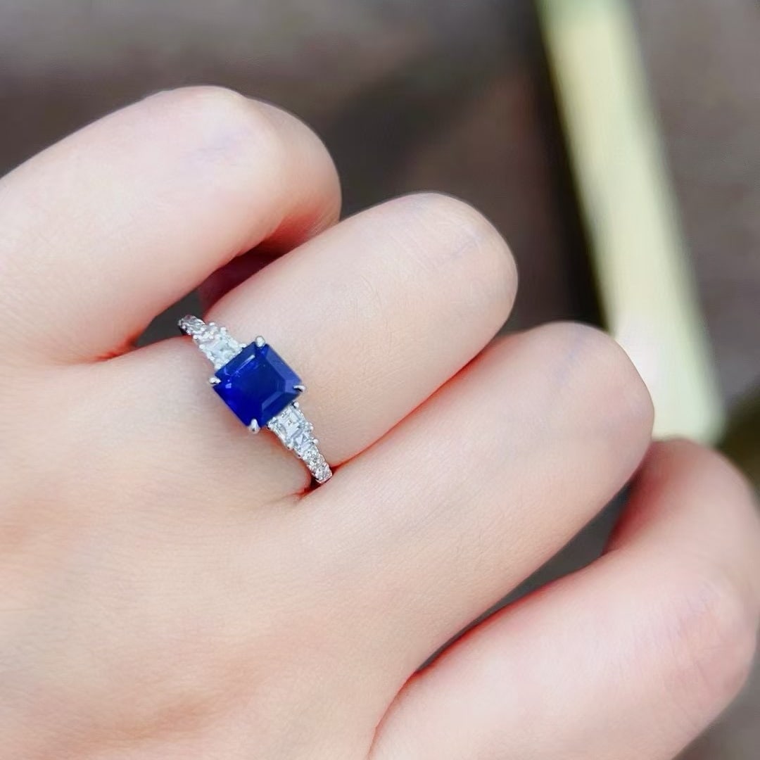 14k Gold 2.10 Ctw Vivid Blue Natural Sapphire & Diamond Ring - 7