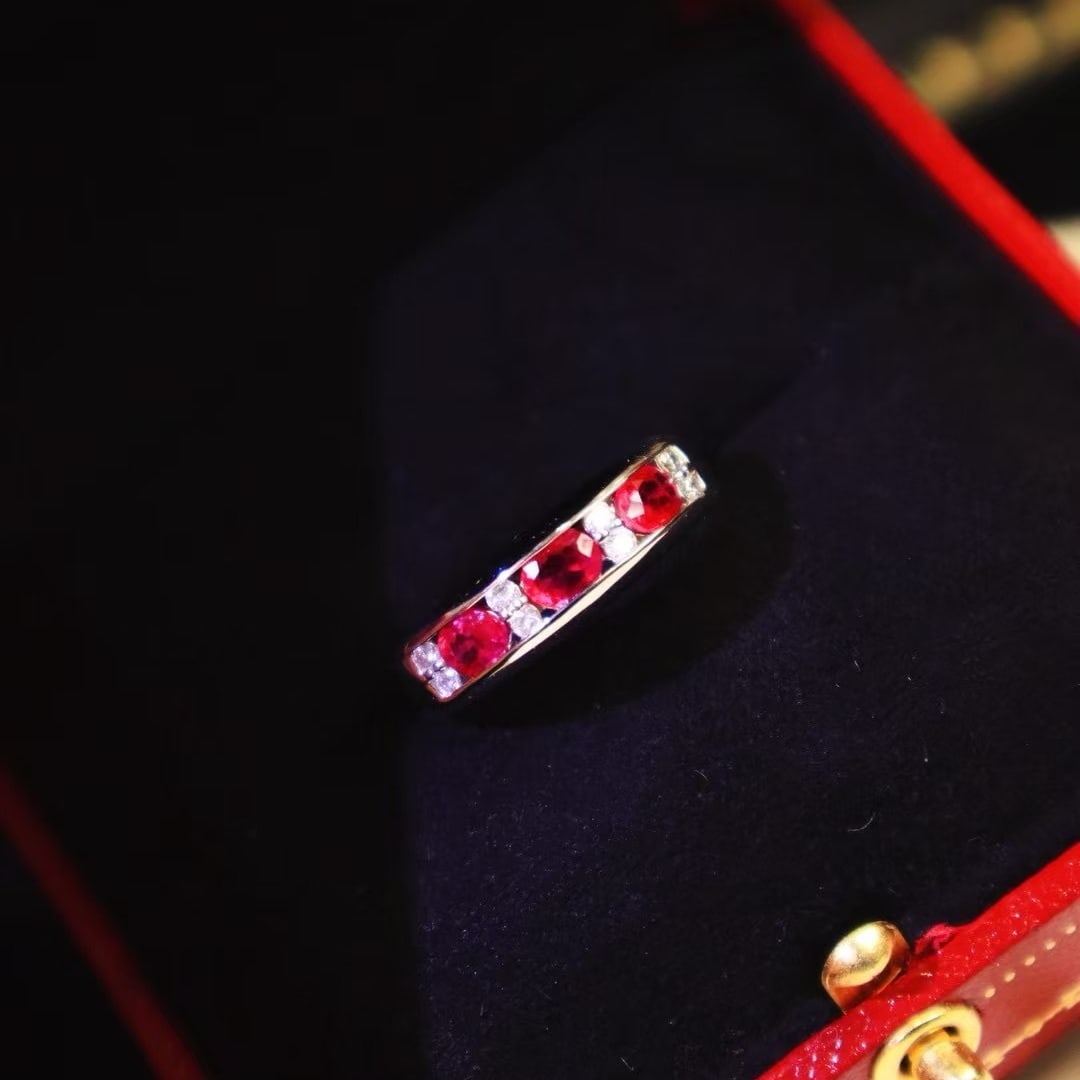 14k Gold 1.2 Ctw Natural Ruby & Diamond Ring: Ref:230982109 / / gold content:14k gold / / ring size:7. 25us / / / / main gemstone:ruby / / shape:oval / / carat weight:1ct / / color:pigeonblood red / / treatment:natural / / / / adjacent gemstone