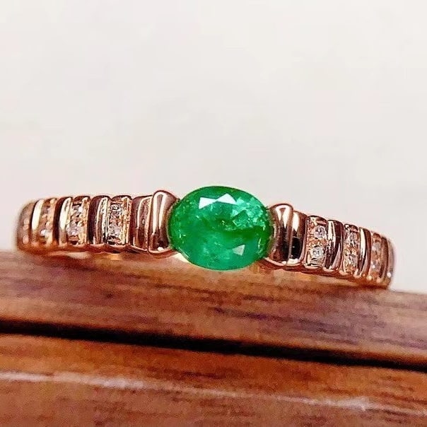 14k Gold 0.4 Ct Vivid Green Natural Emerald & Diamond Ring: Ref:230982117 / / gold content:14k gold / / ring size:7. 25us / / / / main gemstone:emerald / / shape:oval / / carat weight:0. 4ct / / color:vivid green / / treatment:natural / / / / adjacent