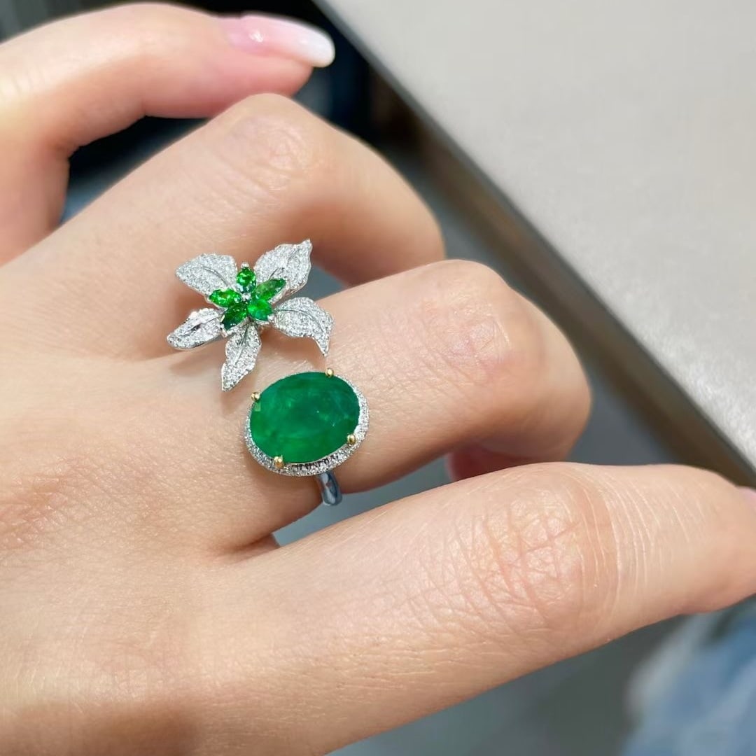 14k Gold 2.2 Ct Vivid Green Natural Emerald & Diamond Ring - 2