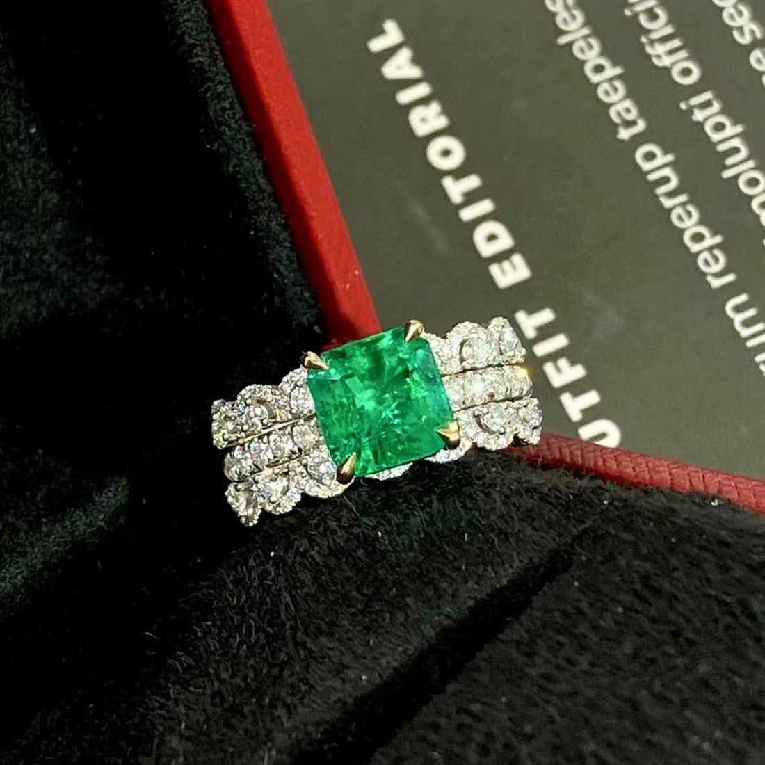 14k Gold 3.70 Ctw Vivid Green Natural Emerald & Diamond Ring: Ref:230982120 / / gold content:14k gold / / ring size:7. 25us / / / / main gemstone:emerald / / shape:octagonal / / carat weight:2. 93ct / / color:vivid green / / treatment:natural / / / / adjacent