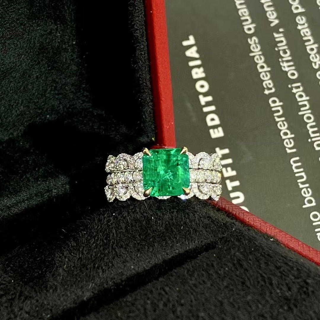 14k Gold 3.70 Ctw Vivid Green Natural Emerald & Diamond Ring - 2