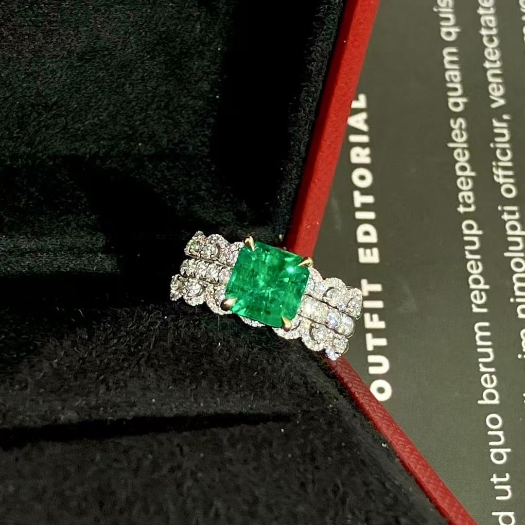 14k Gold 3.70 Ctw Vivid Green Natural Emerald & Diamond Ring - 3