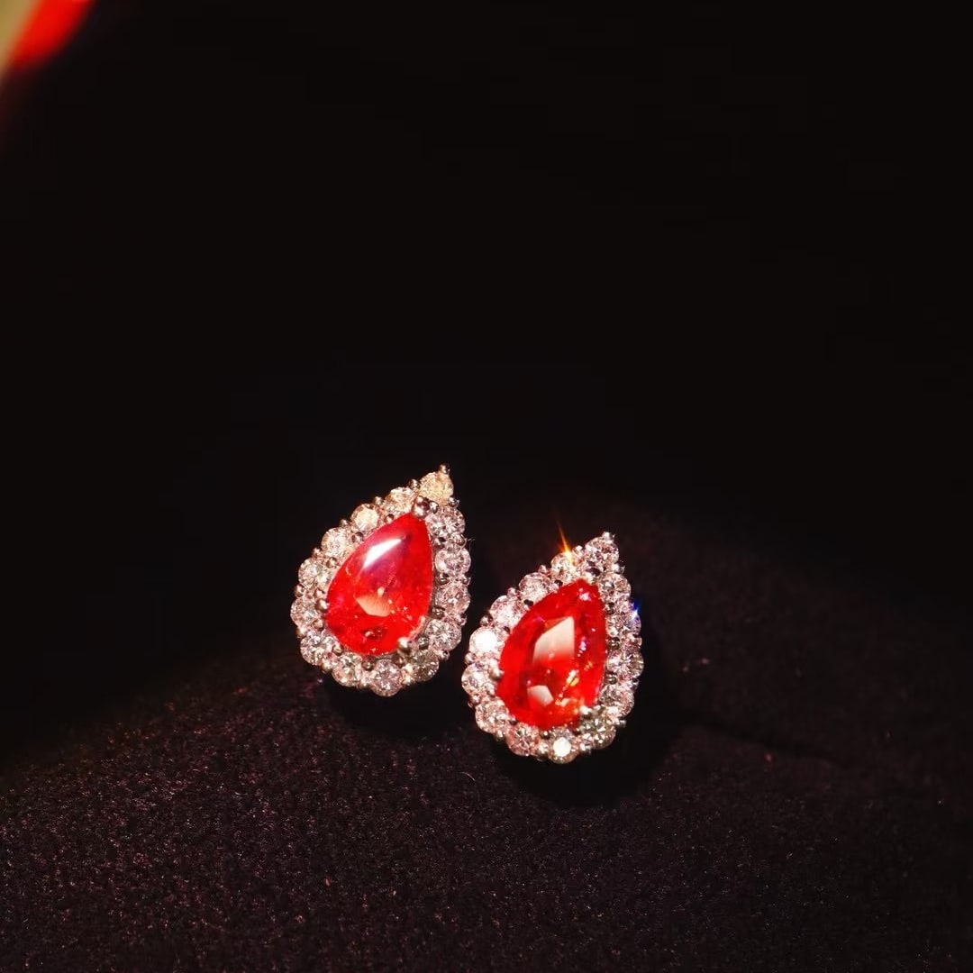 14k Gold 1.64 Ctw Natural Ruby & Diamond Earrings: Ref:230982124 / / gold content:14k gold / / main gemstone:ruby / / shape:pear / / carat weight:1. 22ct / / color:red / / treatment:natural / / / / adjacent gemstone 2 : diamond / / shape:round / / car